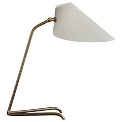 Diseñador austriaco, Lámpara de mesa, latón, acrílico, Austria, años 60