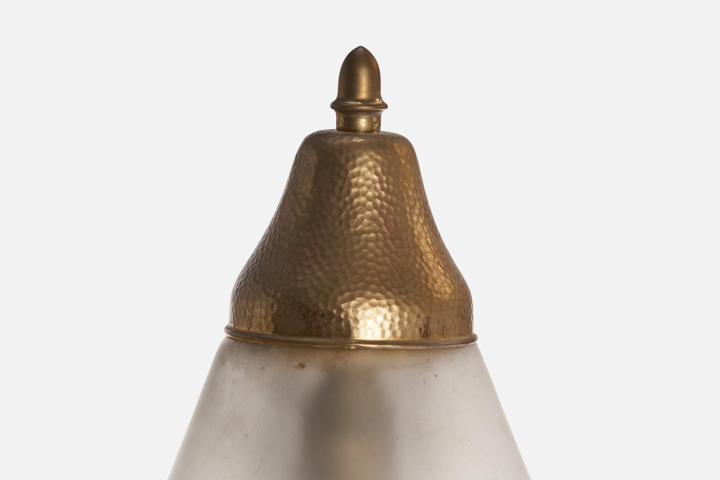 Österreichische Designerin, Tischlampe, Messing, Glas, Österreich, 1920er Jahre im Zustand „Gut“ im Angebot in High Point, NC