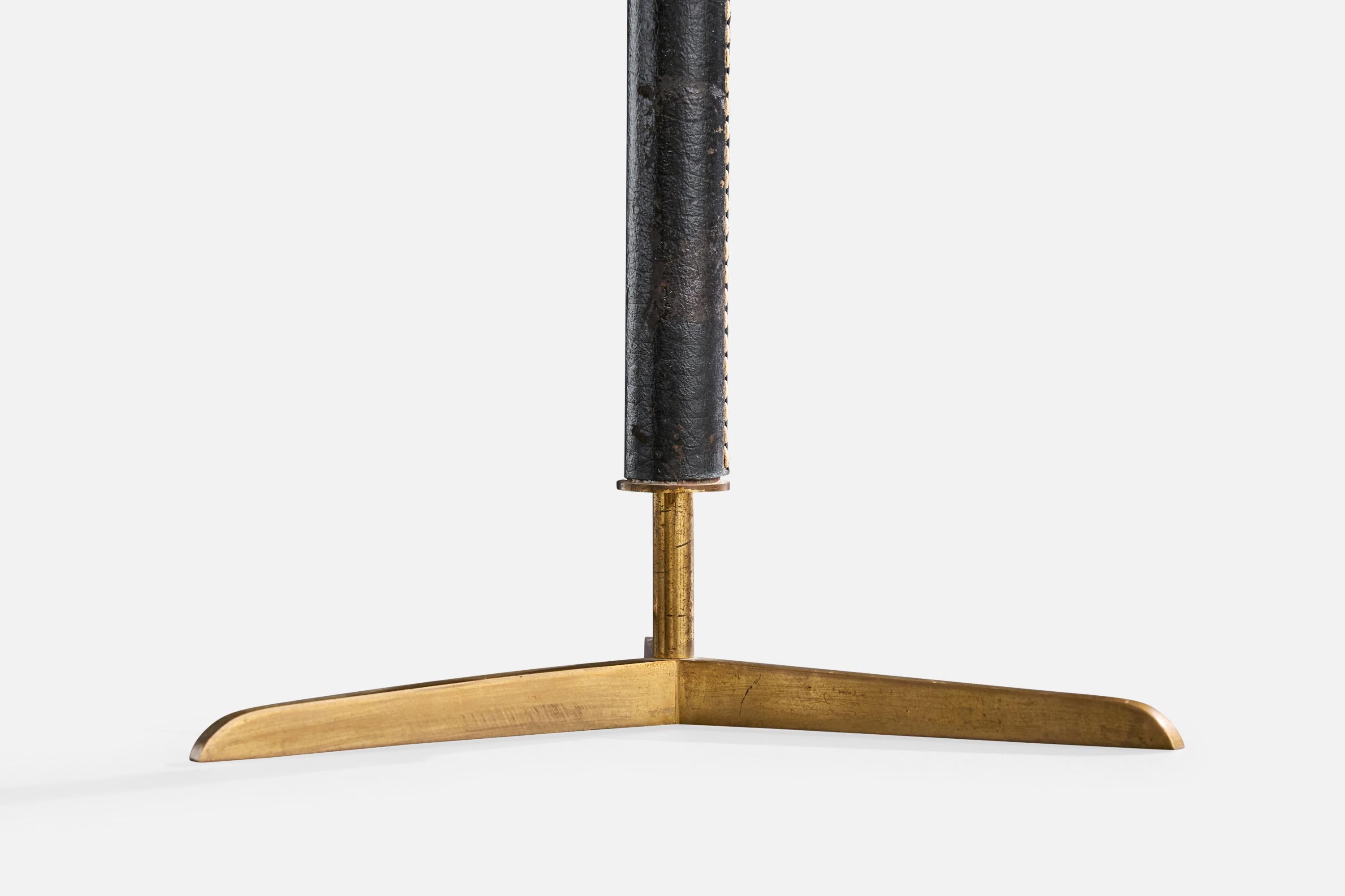 Designer autrichien, lampe de table, laiton, cuir, tissu, années 1950 en vente 2