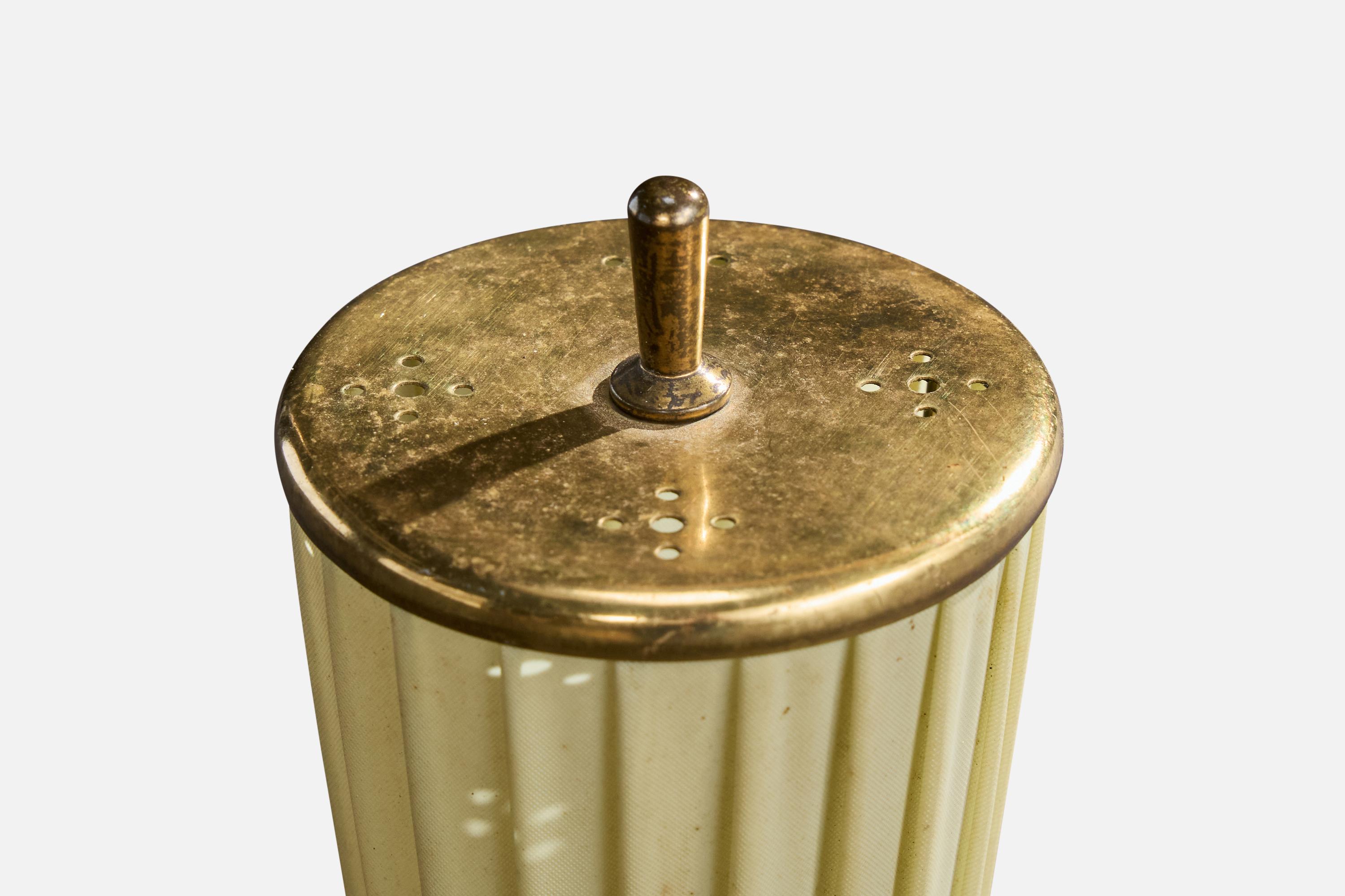 Autrichien Designer autrichien, lampe de table, laiton, métal, tissu, Autriche, années 1950 en vente