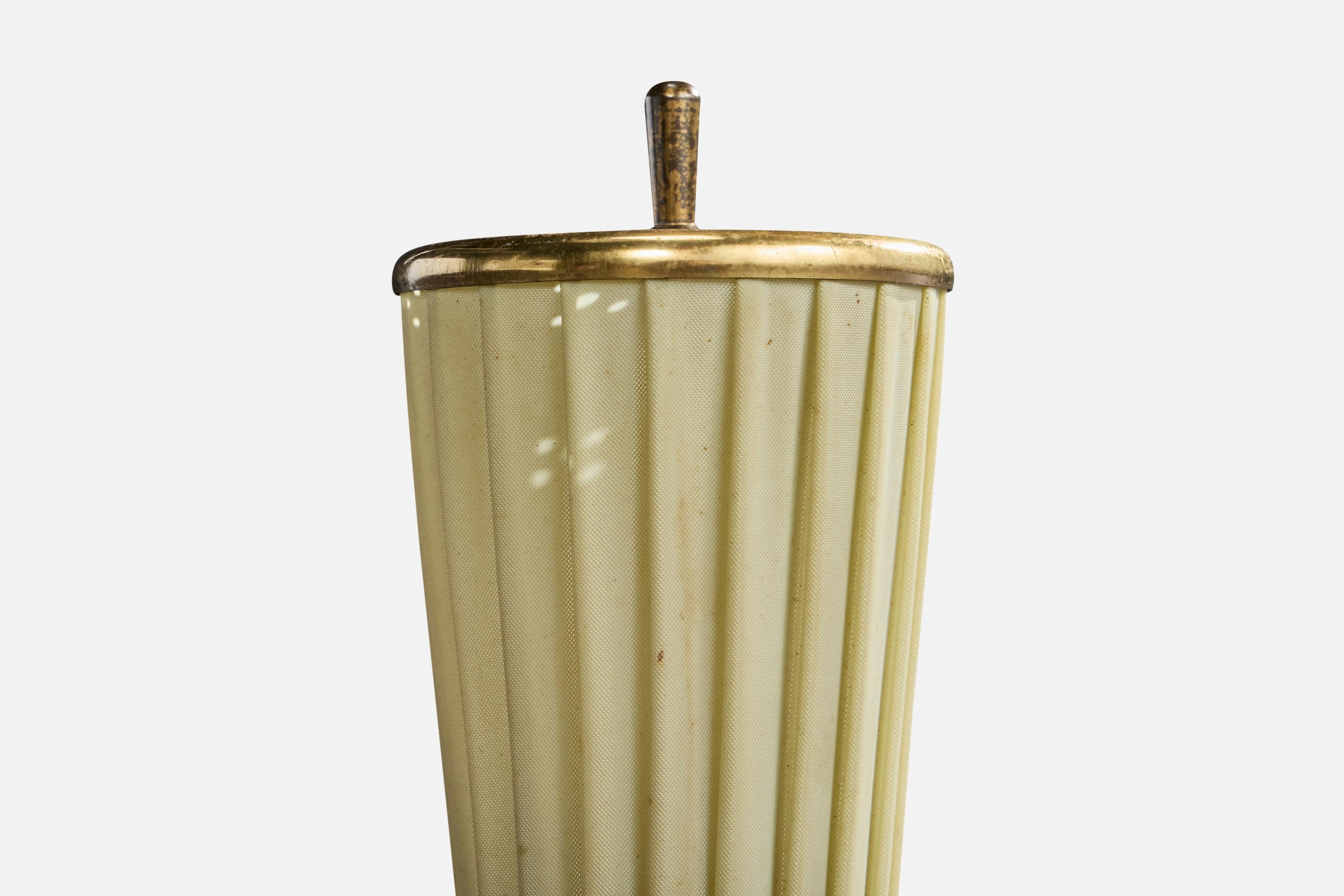 Designer autrichien, lampe de table, laiton, métal, tissu, Autriche, années 1950 État moyen - En vente à High Point, NC