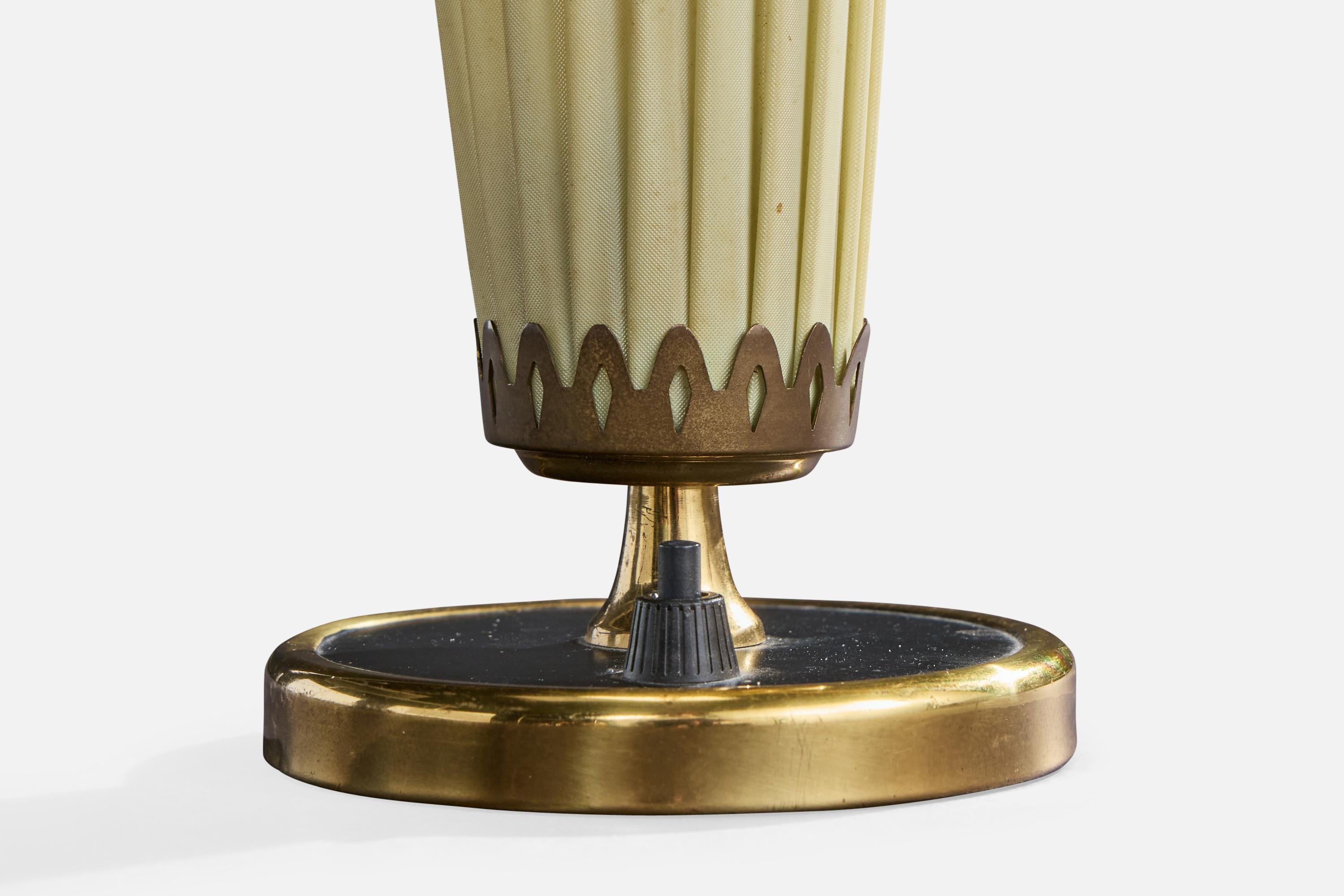 Milieu du XXe siècle Designer autrichien, lampe de table, laiton, métal, tissu, Autriche, années 1950 en vente