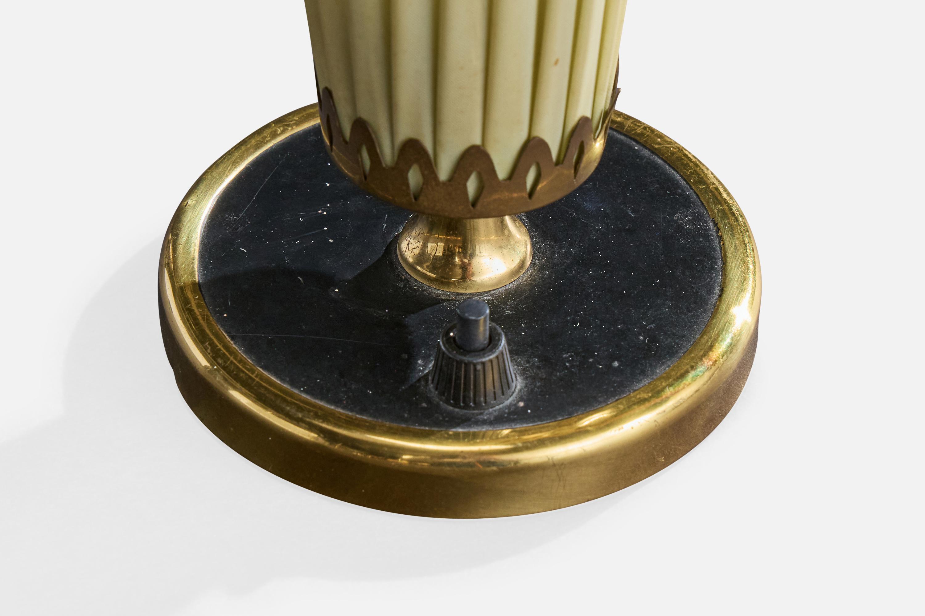 Métal Designer autrichien, lampe de table, laiton, métal, tissu, Autriche, années 1950 en vente