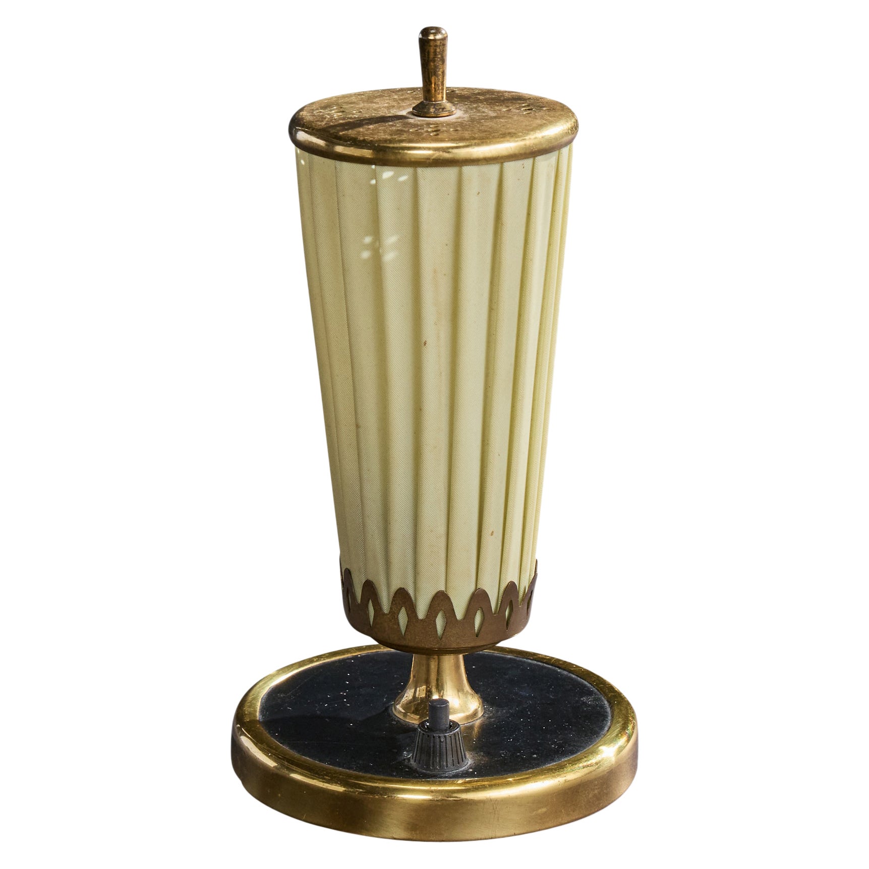 Designer autrichien, lampe de table, laiton, métal, tissu, Autriche, années 1950 en vente