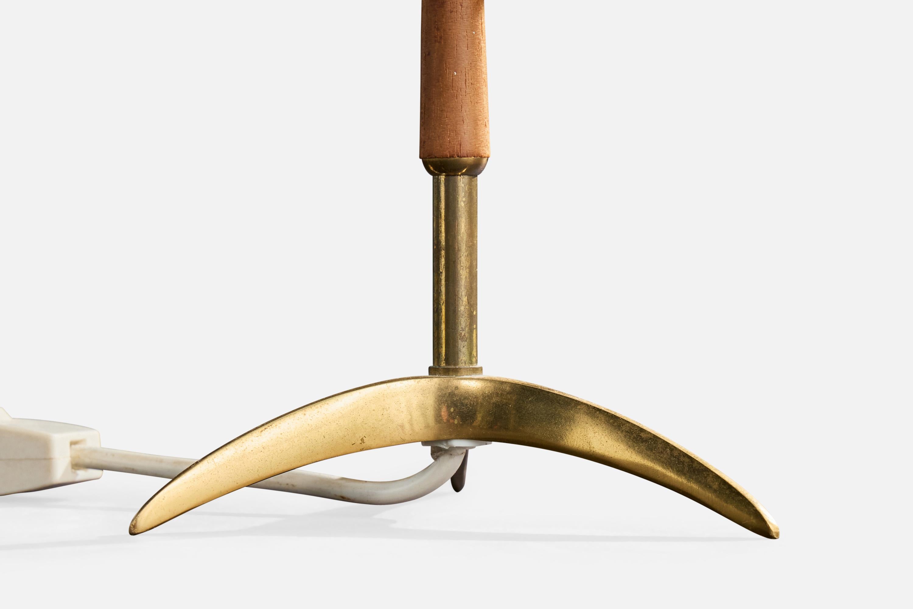 Tissu Designer autrichien, lampe de table, laiton, teck, tissu, Autriche, années 1950 en vente