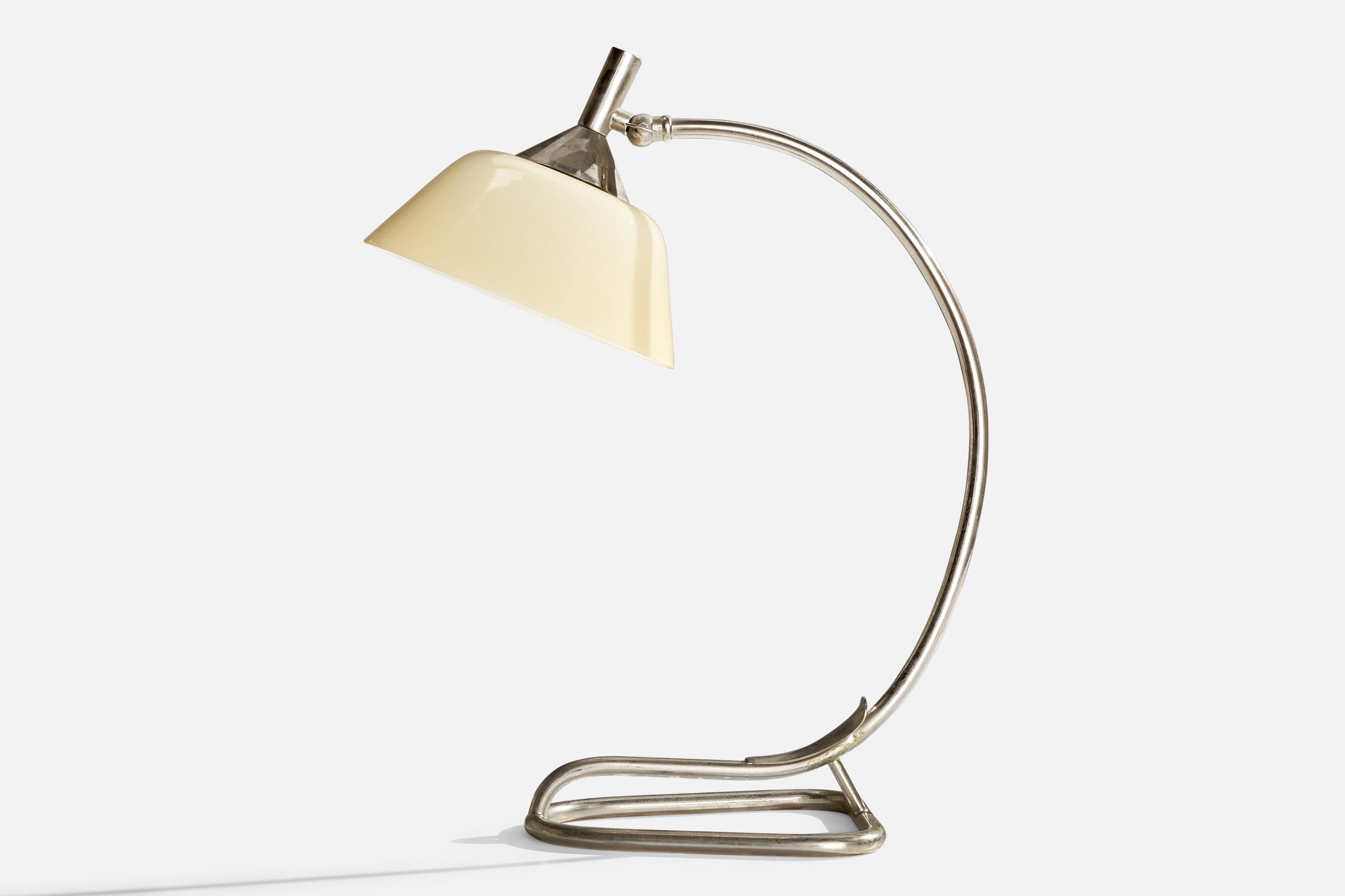 Lampe de table réglable en nickel et en verre, conçue et produite à Vienne, Autriche, C.1930.

Dimensions de la lampe (pouces) : 18.5
