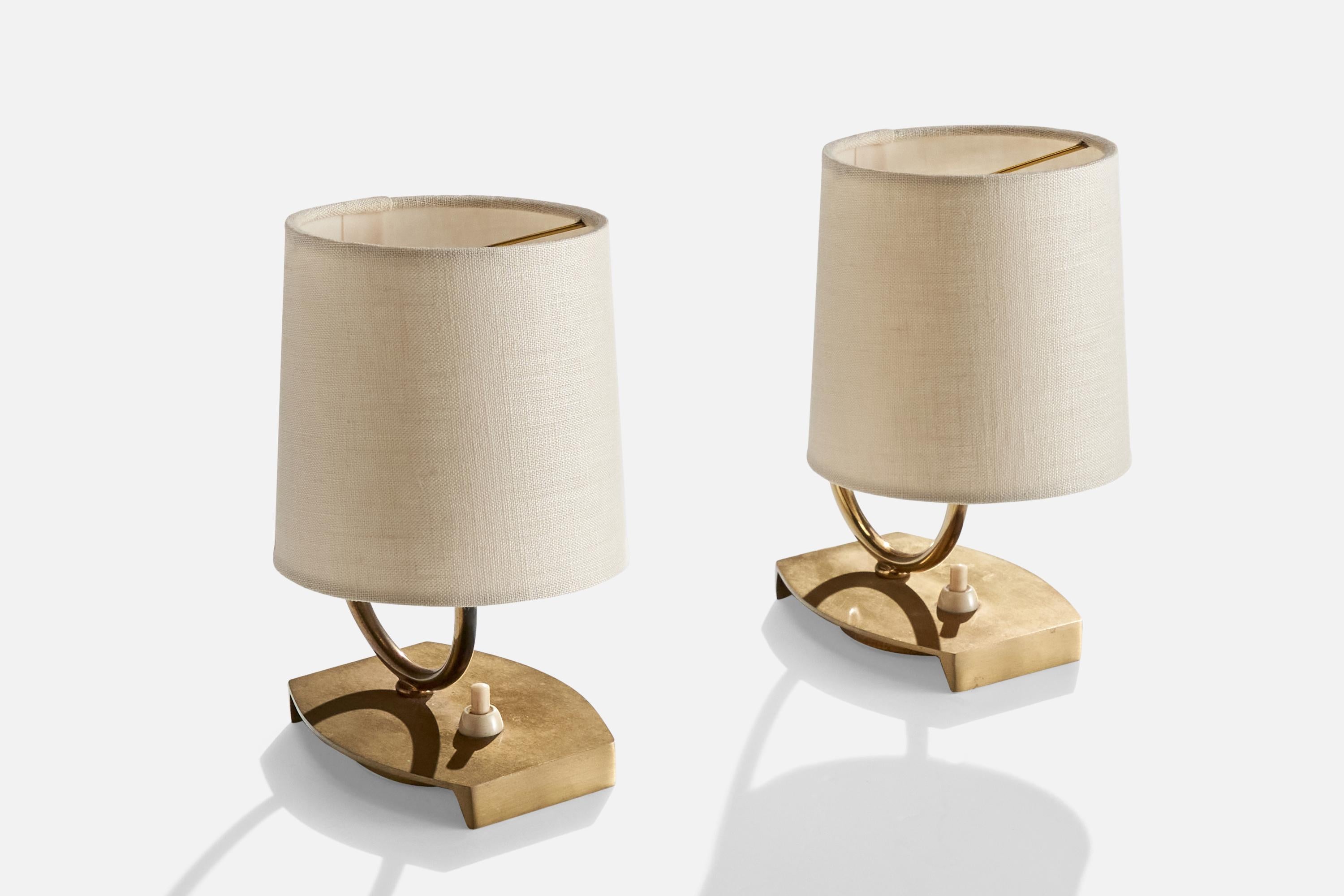 Mid-Century Modern Designer autrichien, lampes de table, laiton, tissu, Autriche, années 1950 en vente