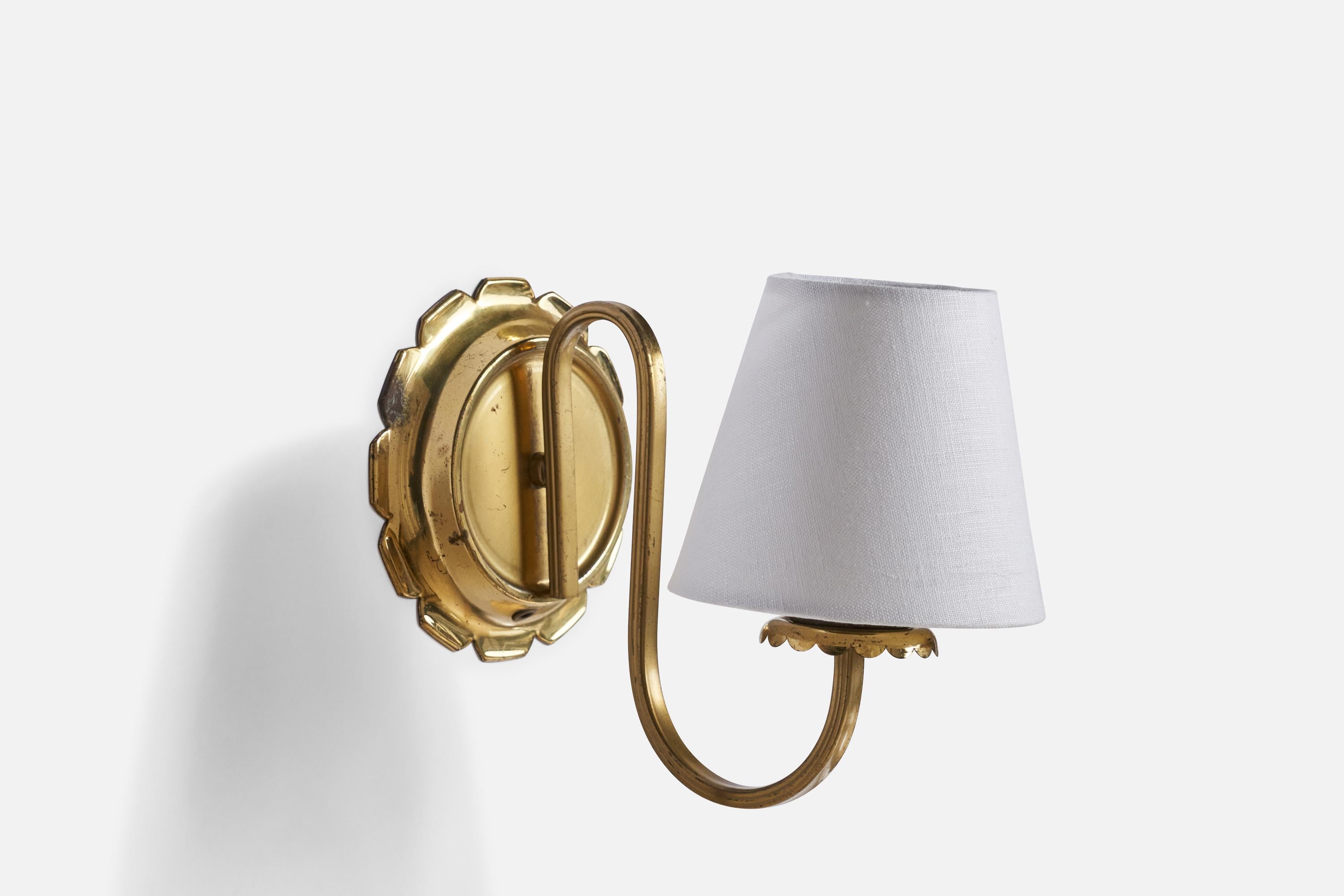 A brass and white fabric wall light designed and produced in Austria, 1940s.

Overall Dimensions (inches): 7” H x 5”  W x 9” D
Back Plate Dimensions (inches): 5.5” H x 5.5” W x 1.1” D
Bulb Specifications: E-26 Bulb
Number of Sockets: 2
All lighting
