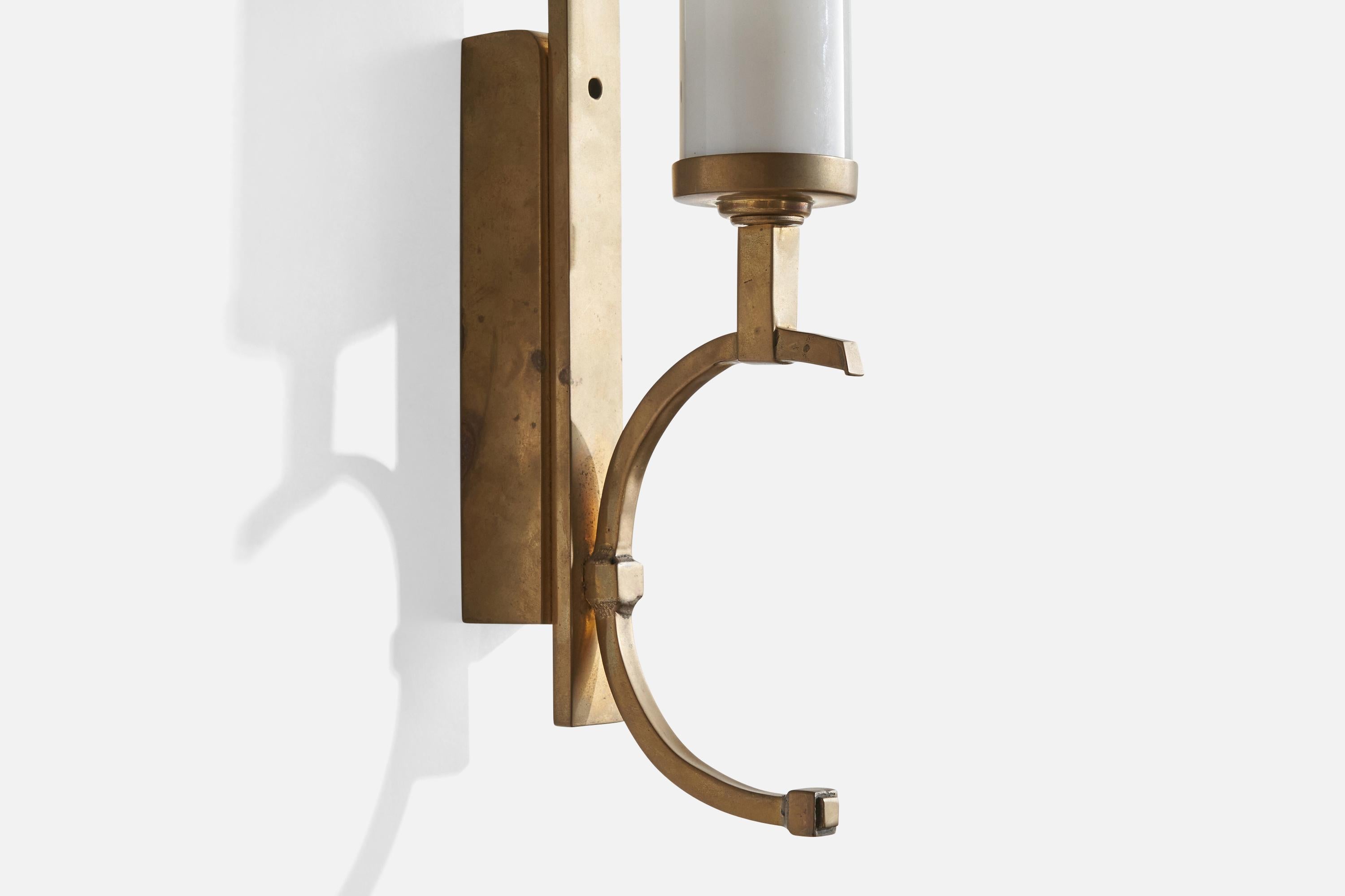 Laiton Designer autrichien, Wall Light, laiton, verre, Autriche, années 1930 en vente