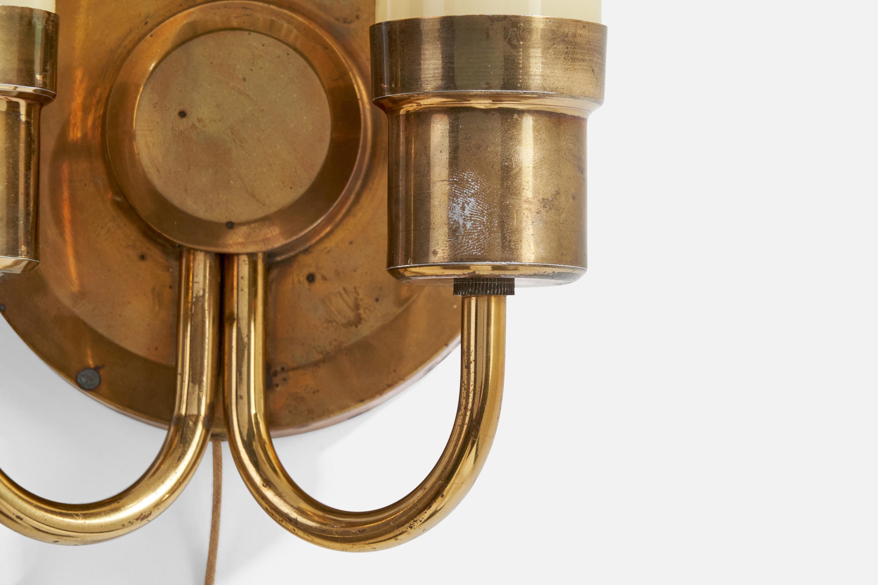 Laiton Designer autrichien, Wall Light, laiton, verre, Autriche, années 1950 en vente