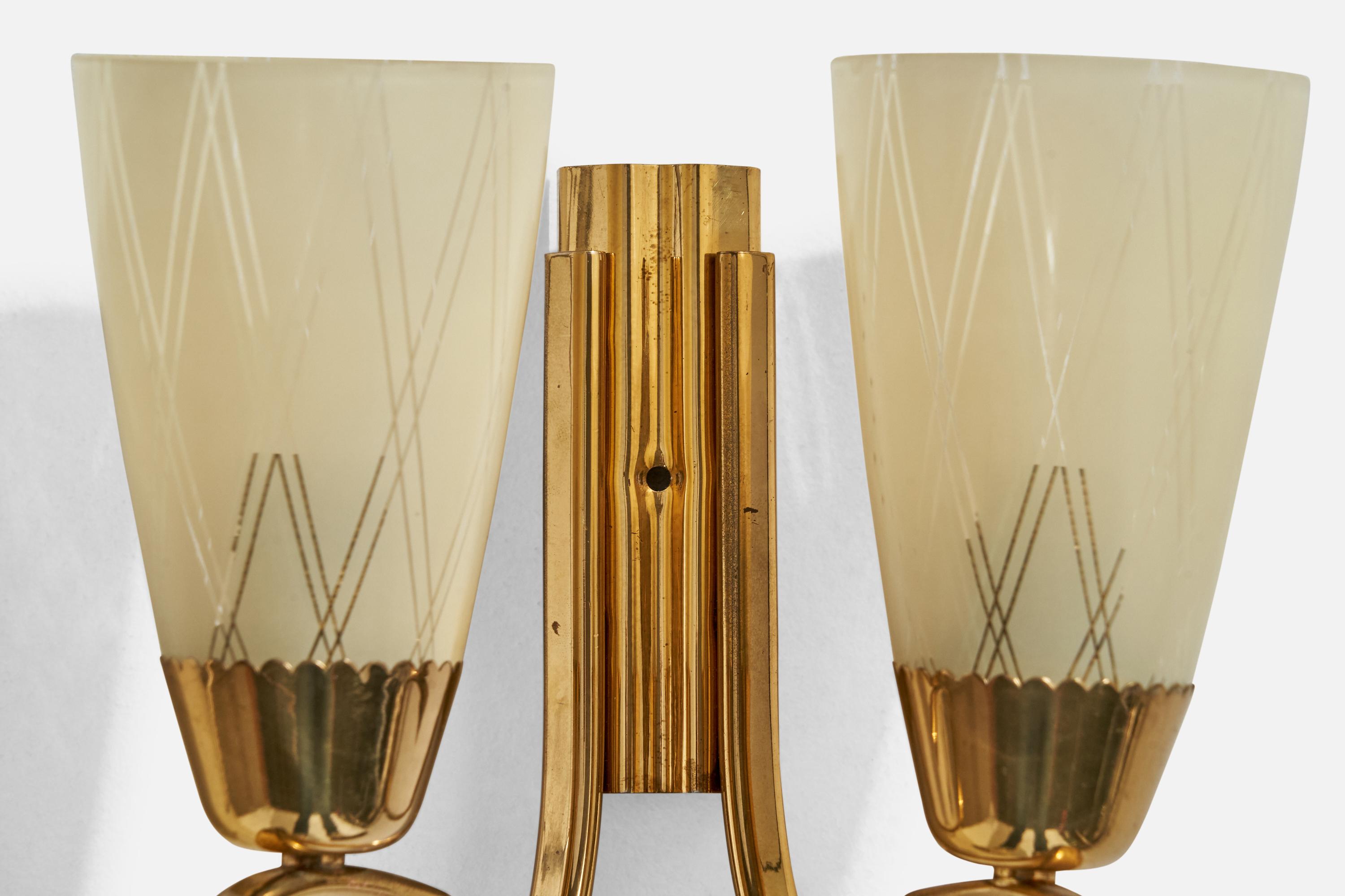 Designer autrichien, Wall Light, laiton, verre, Autriche, années 1950 en vente 1