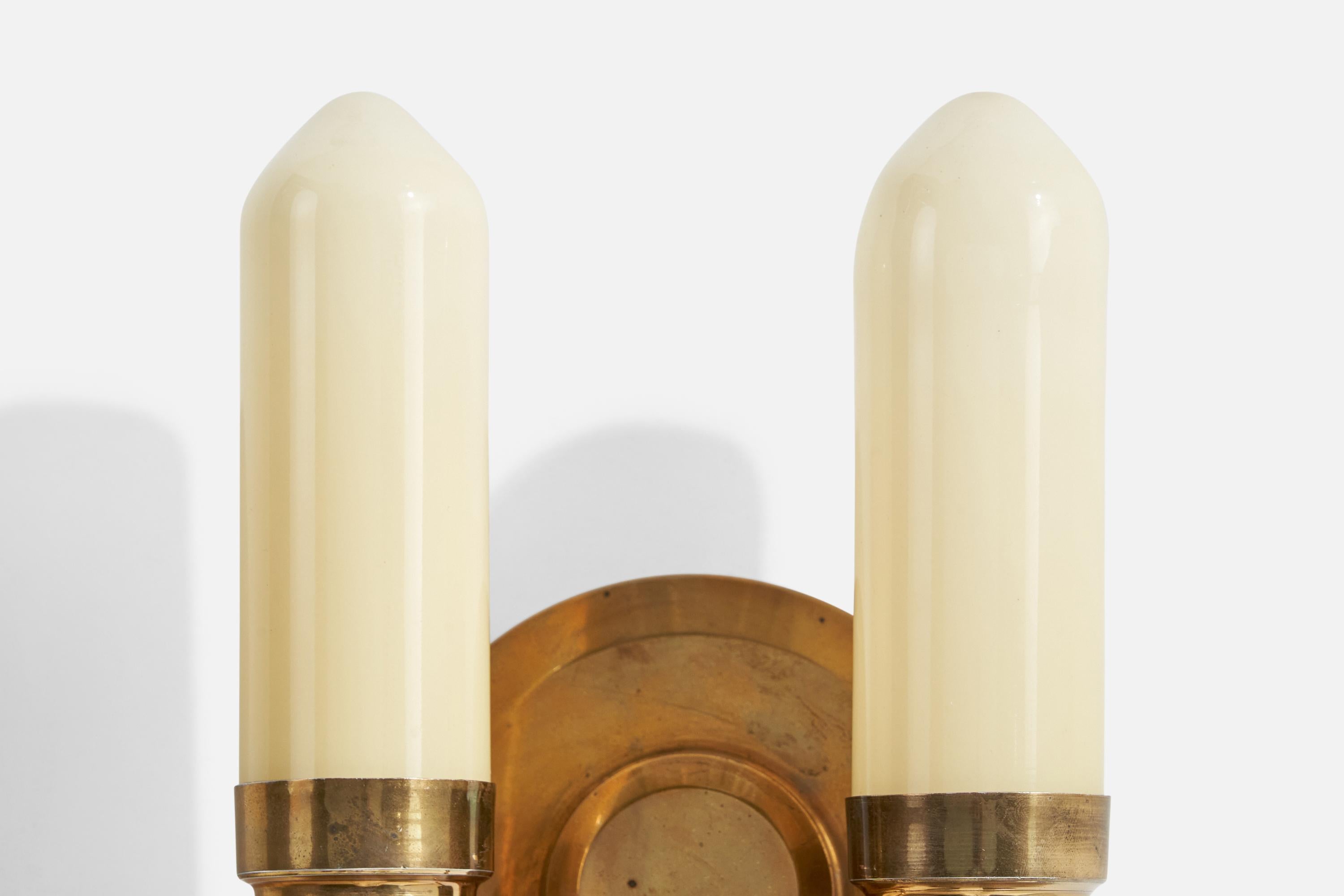 Designer autrichien, Wall Light, laiton, verre, Autriche, années 1950 en vente 1