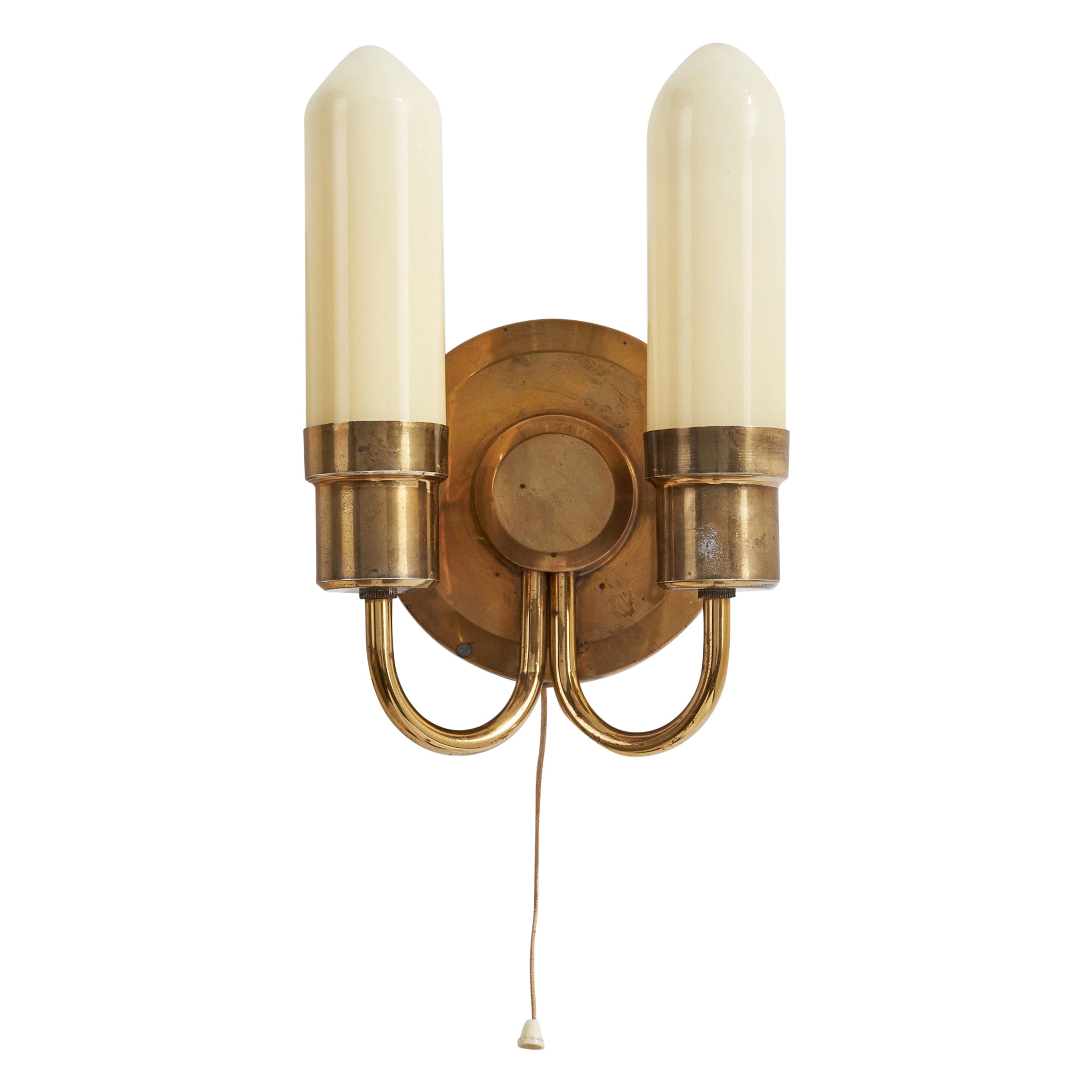 Designer autrichien, Wall Light, laiton, verre, Autriche, années 1950