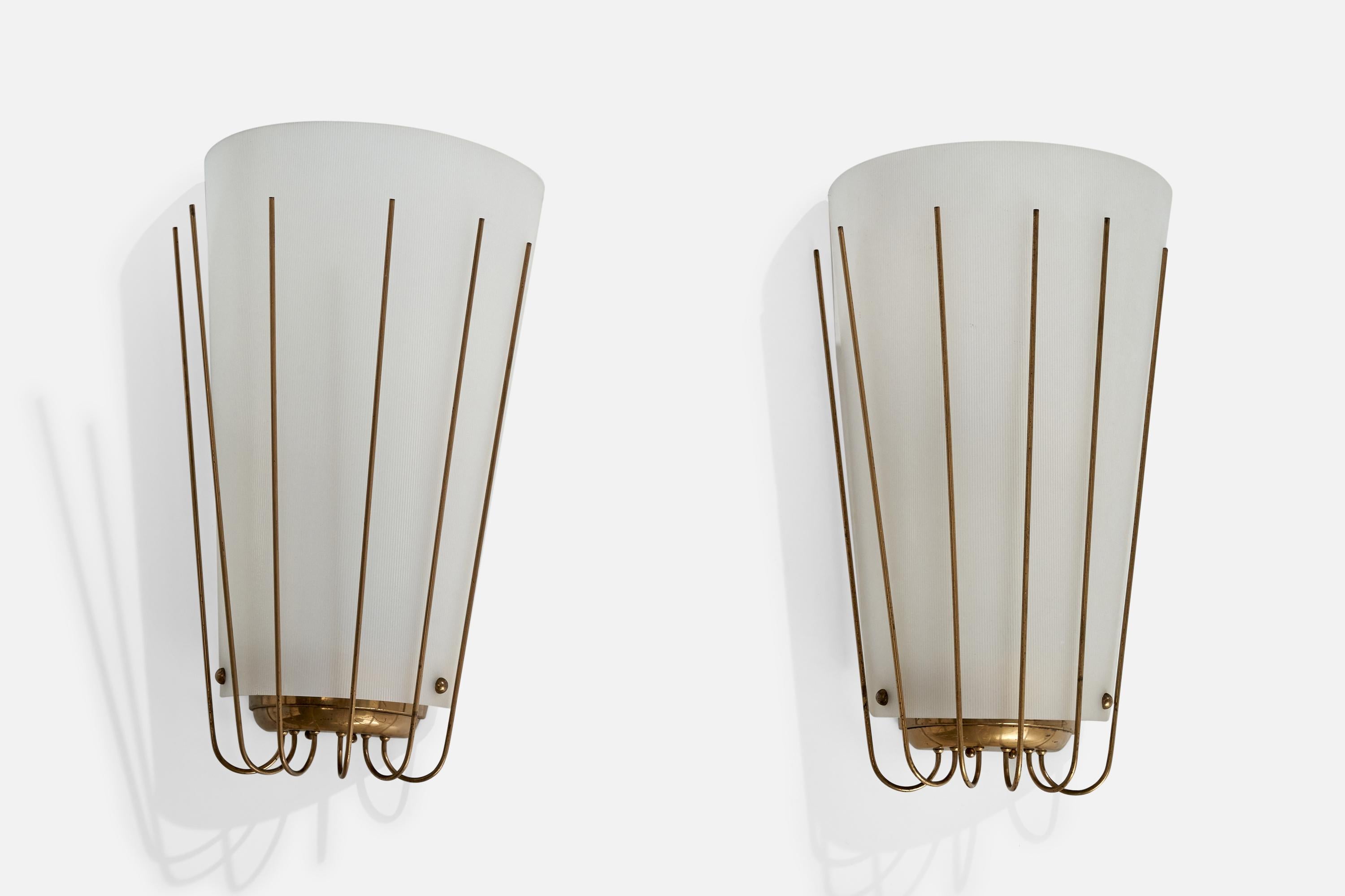 Mid-Century Modern Design/One, Lights, laiton, acrylique, Autriche, années 1950 en vente