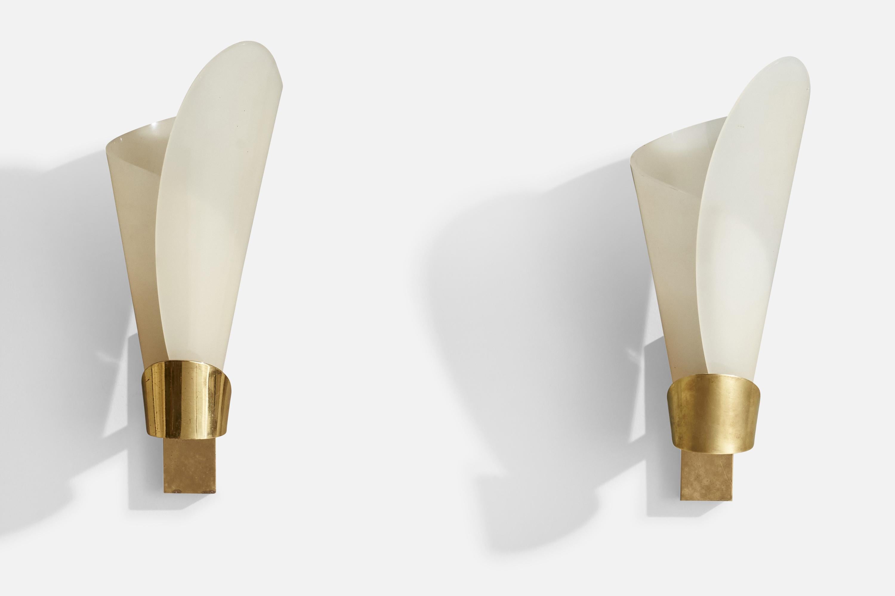 Mid-Century Modern Design/One, Lights, laiton, acrylique, Autriche, années 1950 en vente