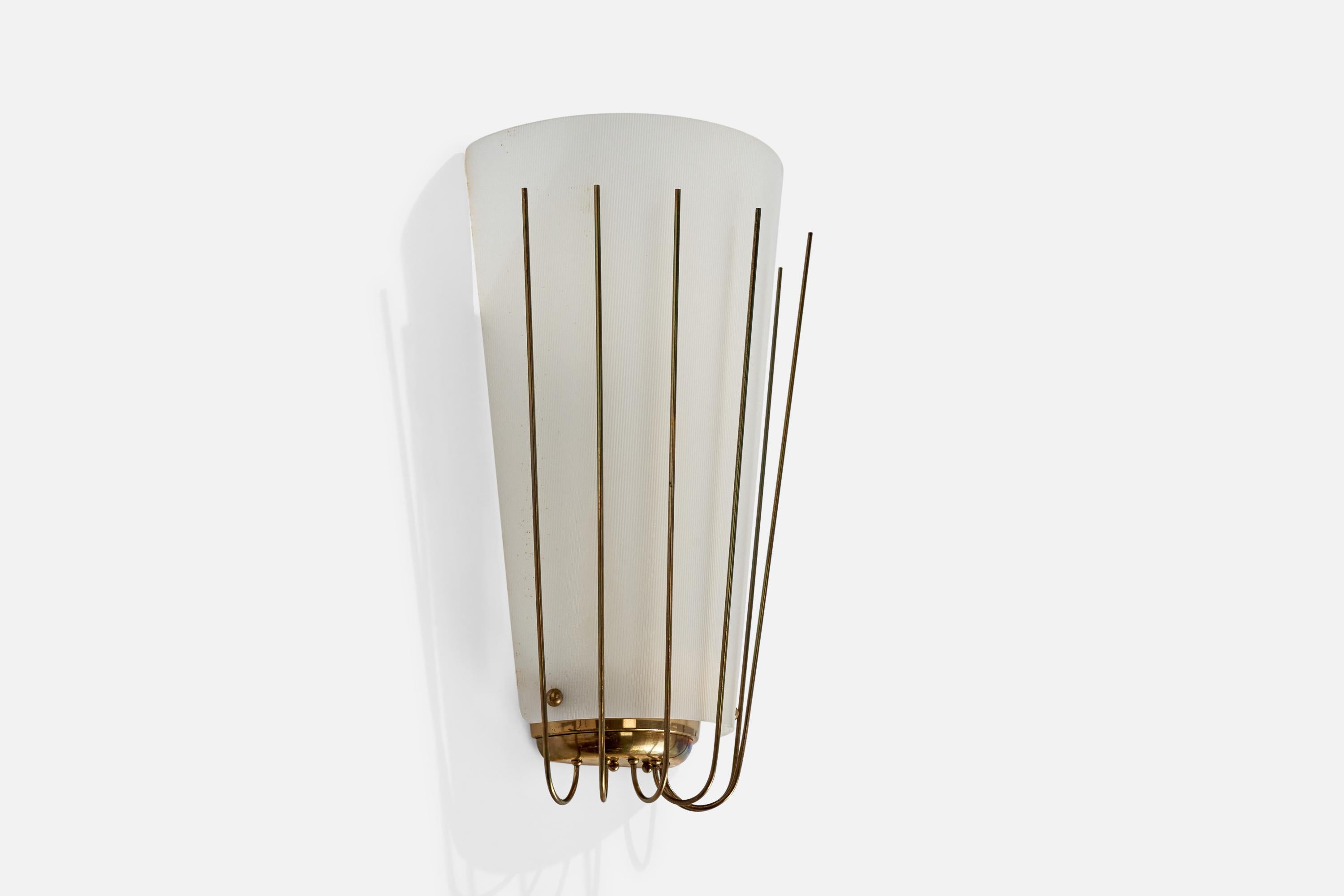 Österreichischer Designer, Wandleuchten, Messing, Acryl, Österreich, 1950er Jahre (Mitte des 20. Jahrhunderts) im Angebot