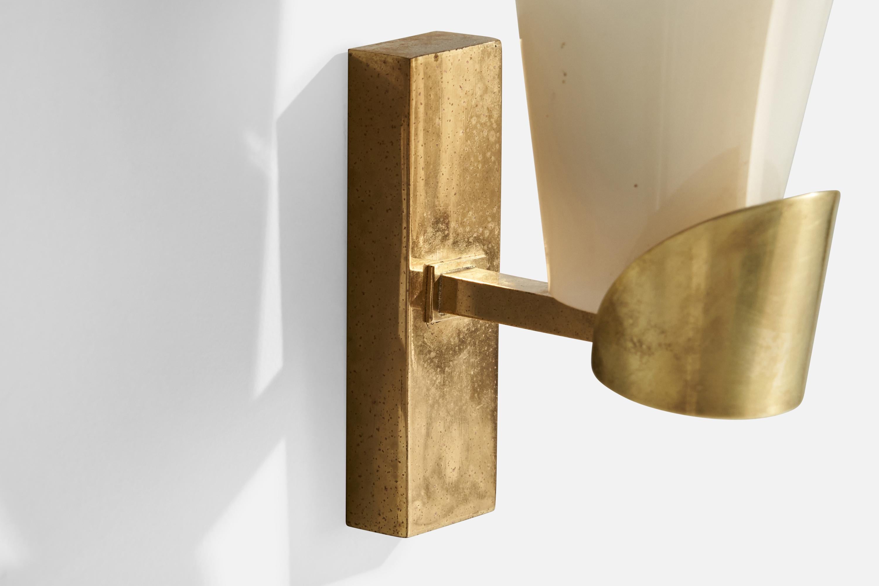 Milieu du XXe siècle Design/One, Lights, laiton, acrylique, Autriche, années 1950 en vente