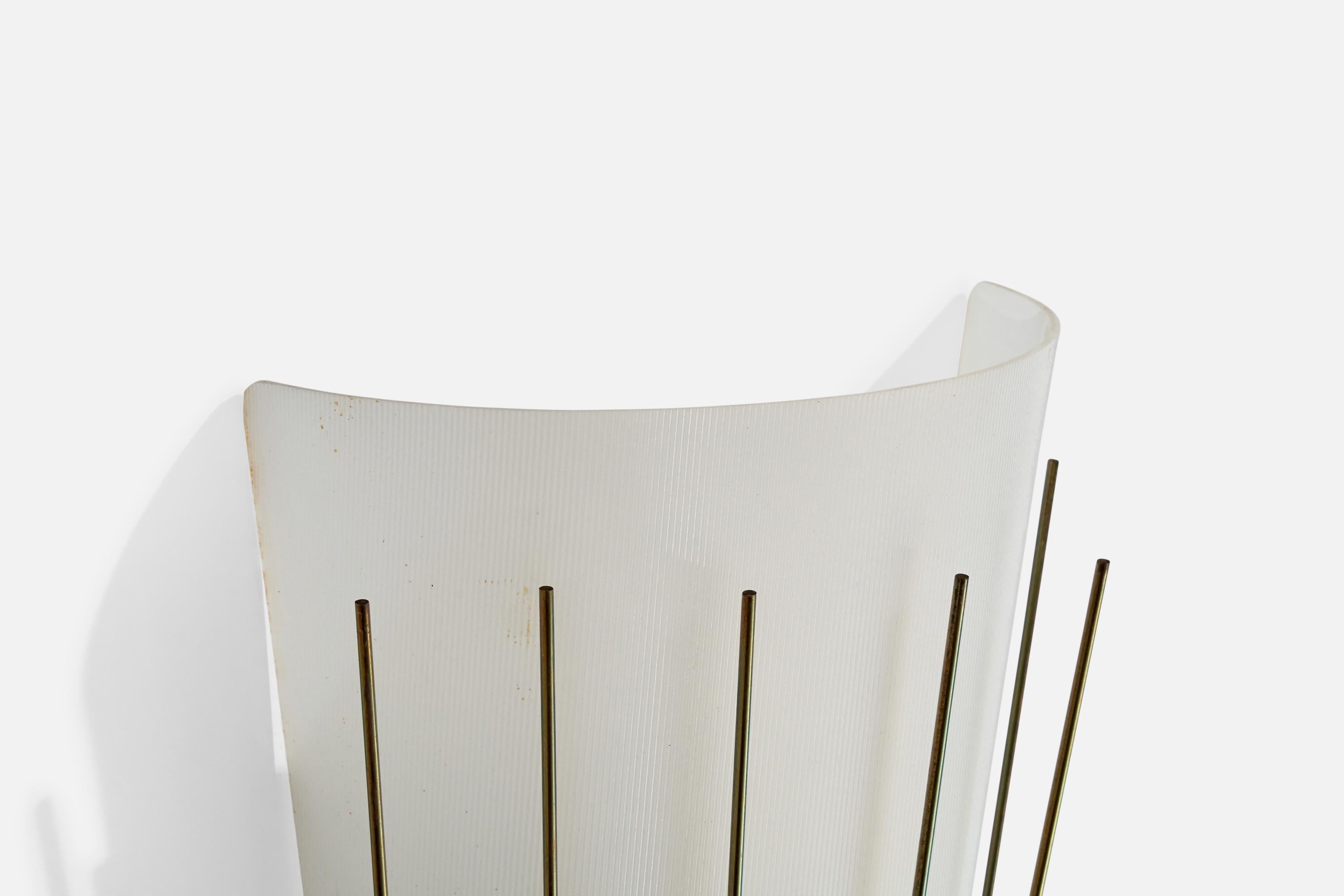 Österreichischer Designer, Wandleuchten, Messing, Acryl, Österreich, 1950er Jahre im Angebot 3