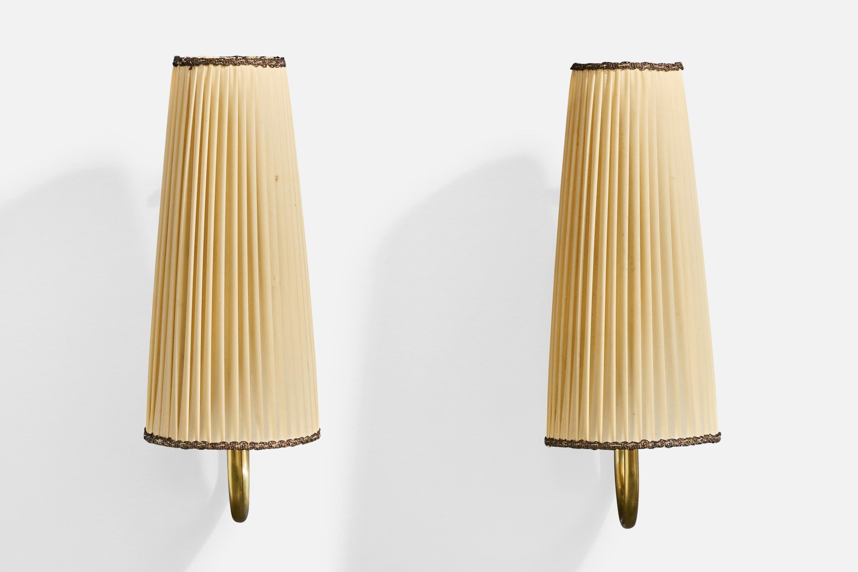 Österreichischer Designer, Wall Lights, Messing, Stoff, Österreich, 1950er Jahre (Moderne der Mitte des Jahrhunderts) im Angebot