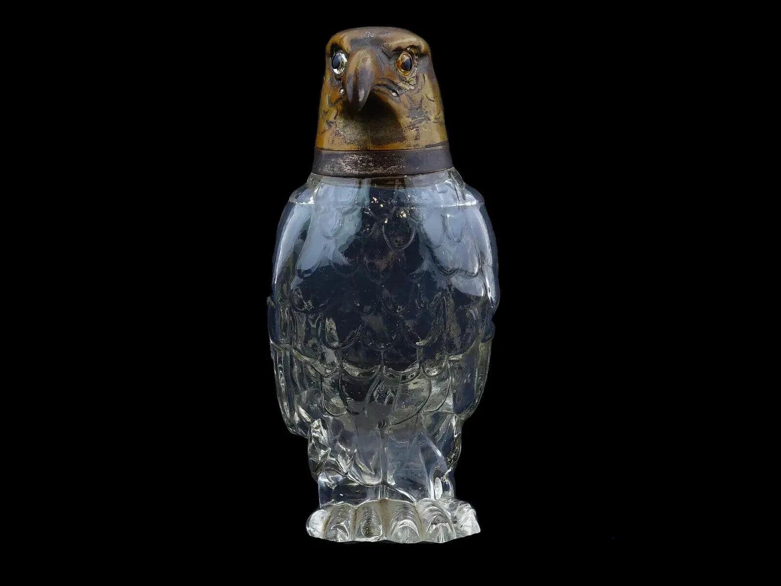 Decantador Figurado de Cristal Tallado Águila Austriaca en Bueno estado para la venta en New York, NY