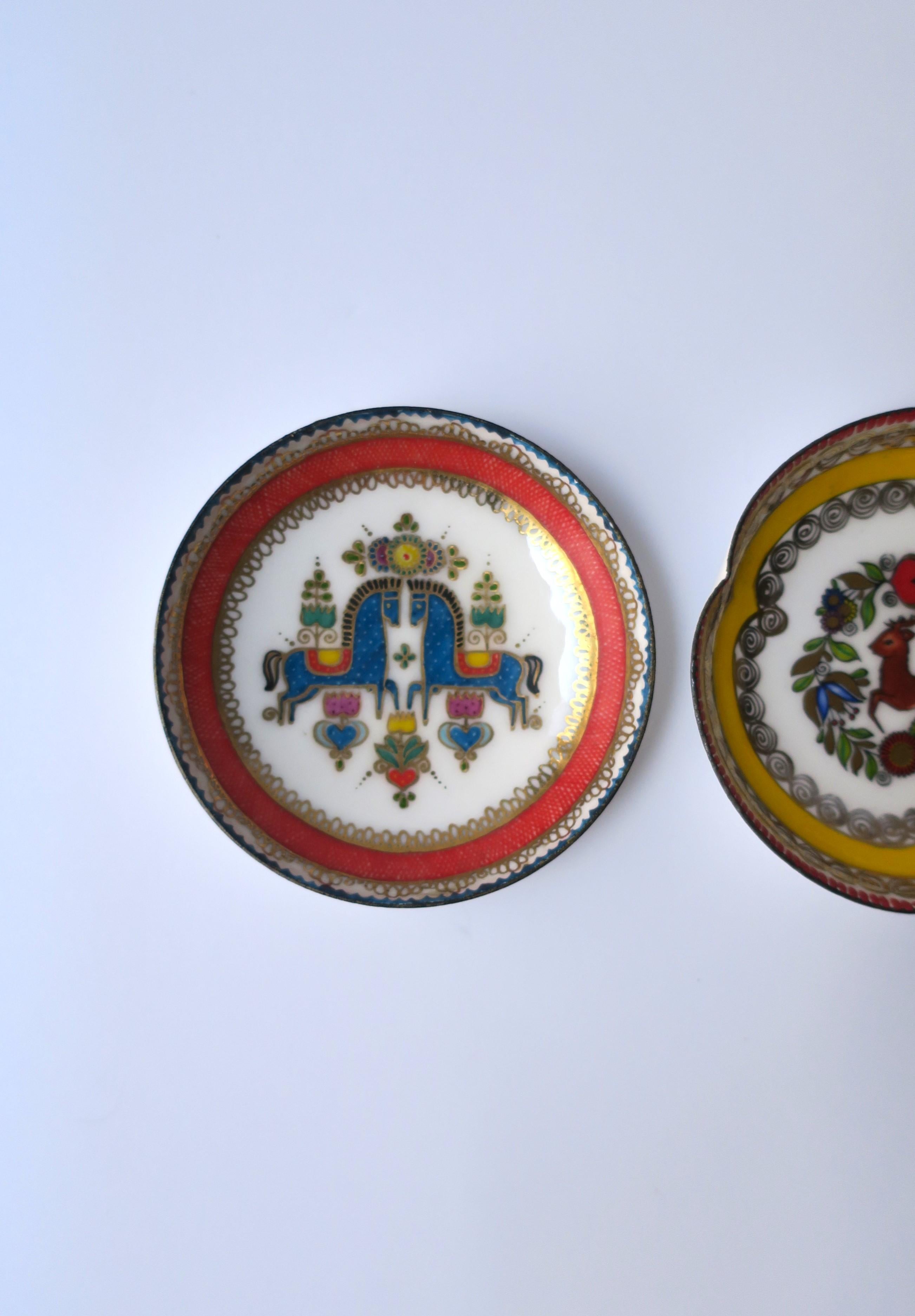 Austrian Enamel Jewelry or Pill Dish with Horse Design In Good Condition For Sale In New York, NY