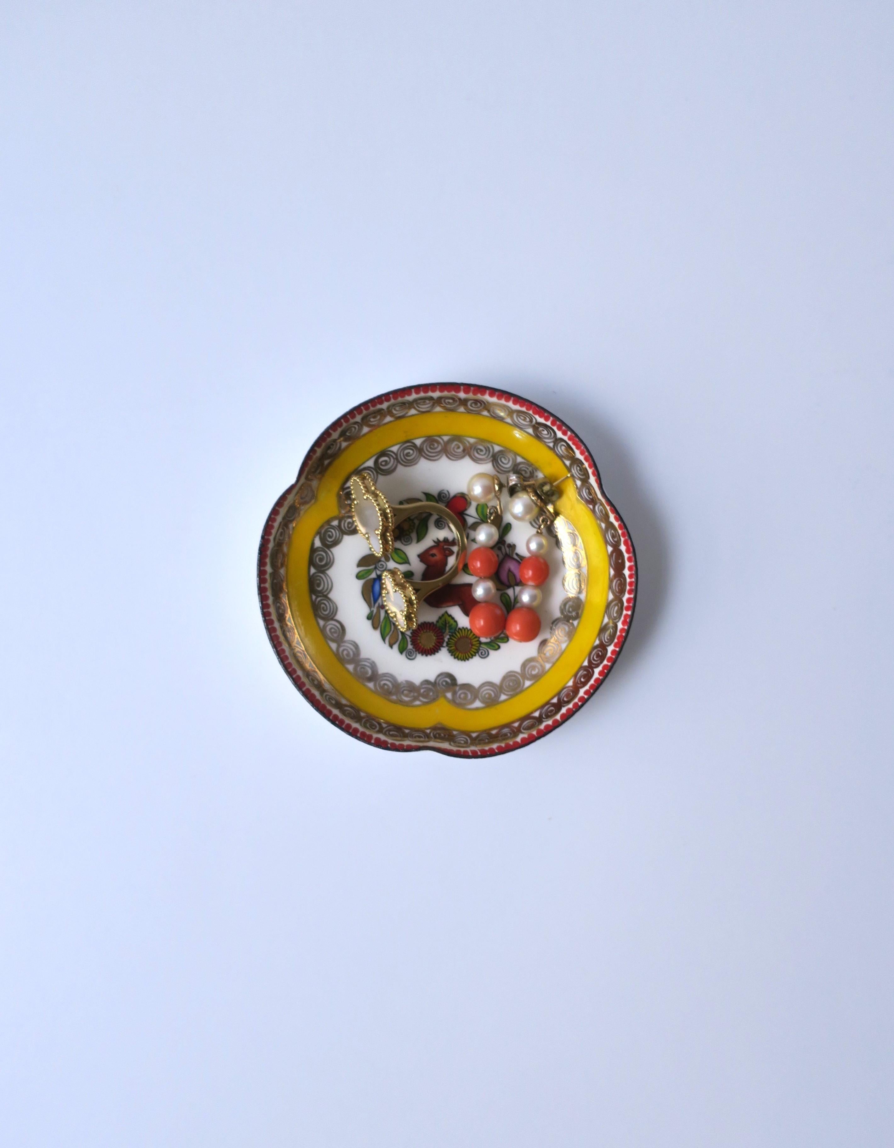 Austrian Enamel Jewely or Pill Dish with Stag Buck Deer In Good Condition For Sale In New York, NY