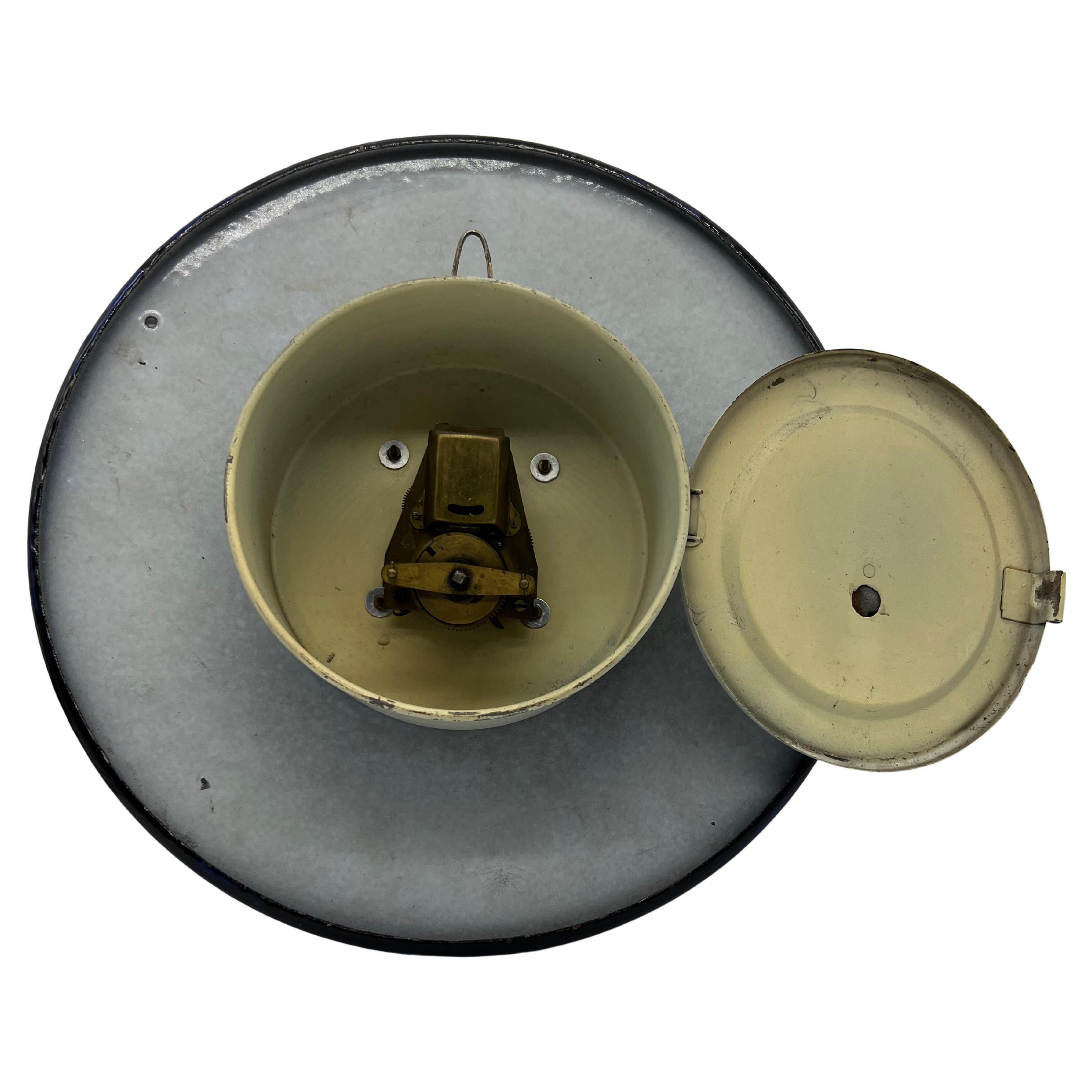 Austrian enameled wall clock as Anker Brot 1920 In Good Condition For Sale In Wien, AT