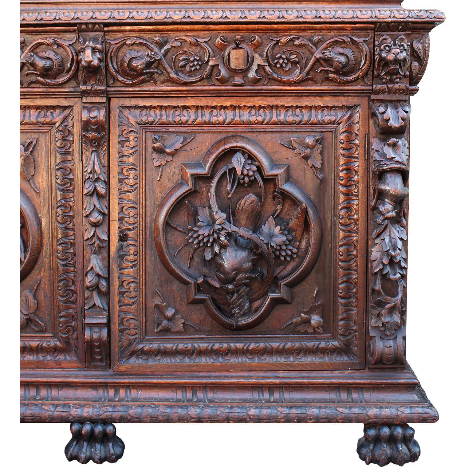 Austrian-German 19th Century Carved Walnut Black-Forest Hunt Credenza Bookcase In Good Condition For Sale In Los Angeles, CA