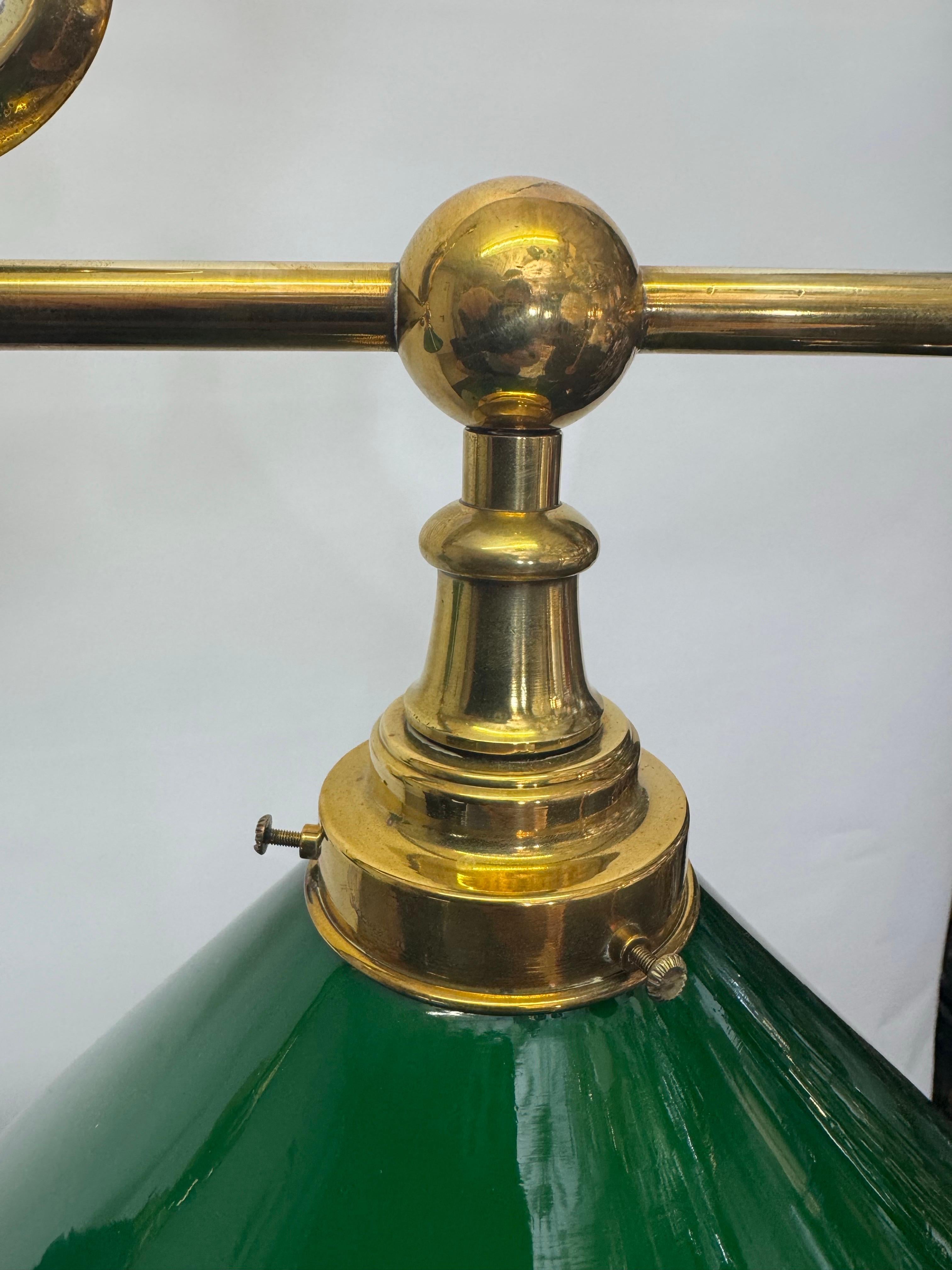 Lustre de bibliothèque autrichien en laiton doré, Vienne, vers 1900 en vente 4