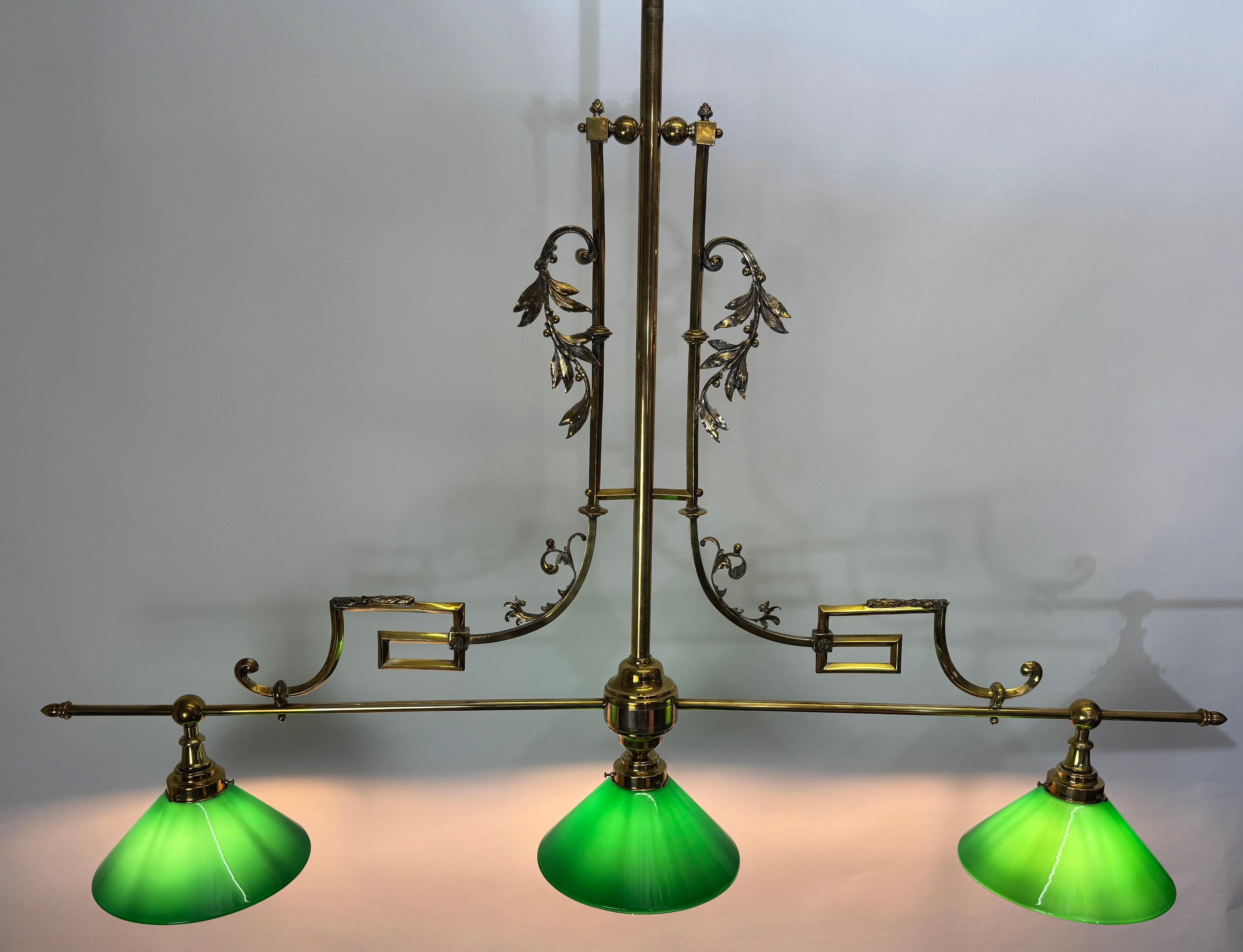 Jugendstil Lustre de bibliothèque autrichien en laiton doré, Vienne, vers 1900 en vente