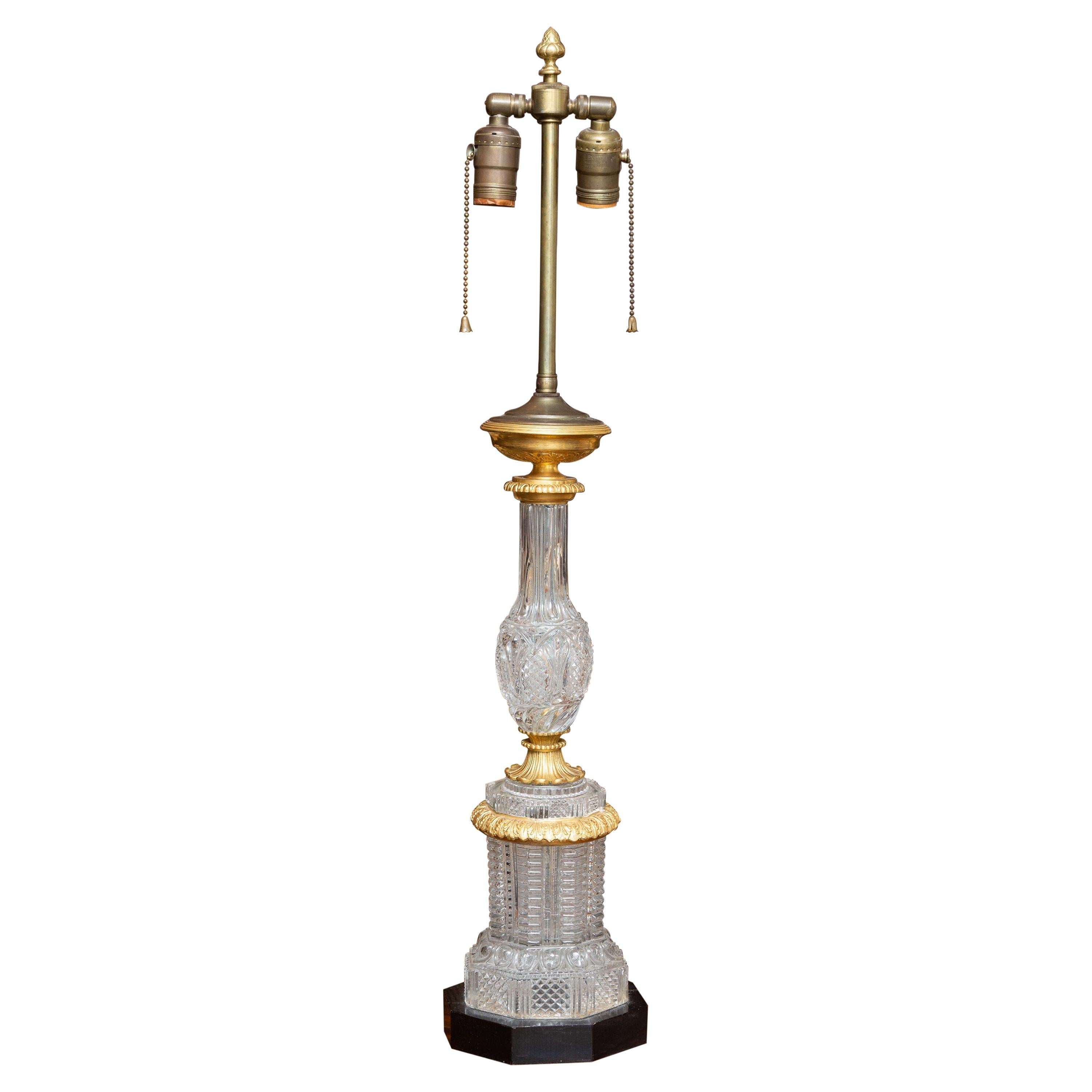 Lampe autrichienne en cristal taillé en bronze doré en vente