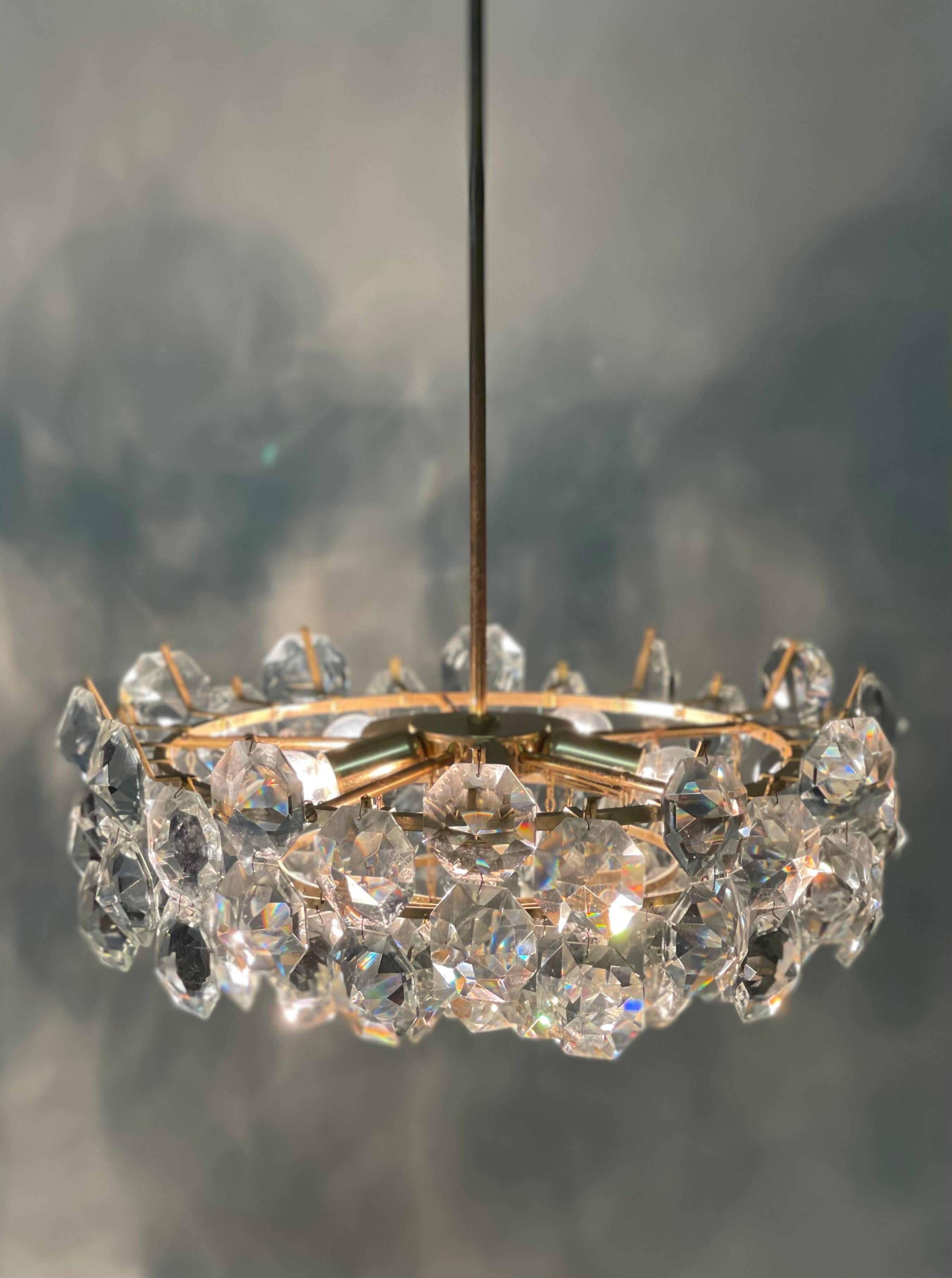 Austrian Glass and Gilt Brass Chandelier by Bakalowits, circa 1960s For Sale 5