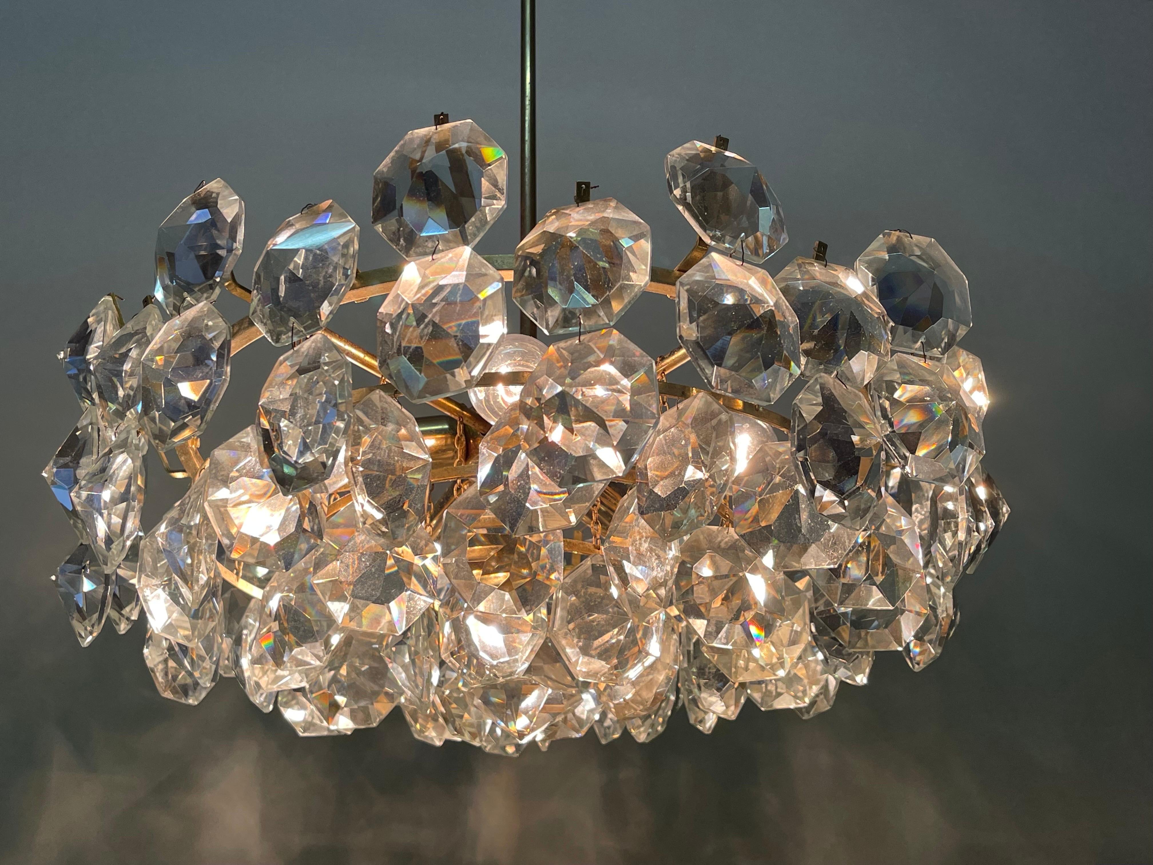 Austrian Glass and Gilt Brass Chandelier by Bakalowits, circa 1960s For Sale 1