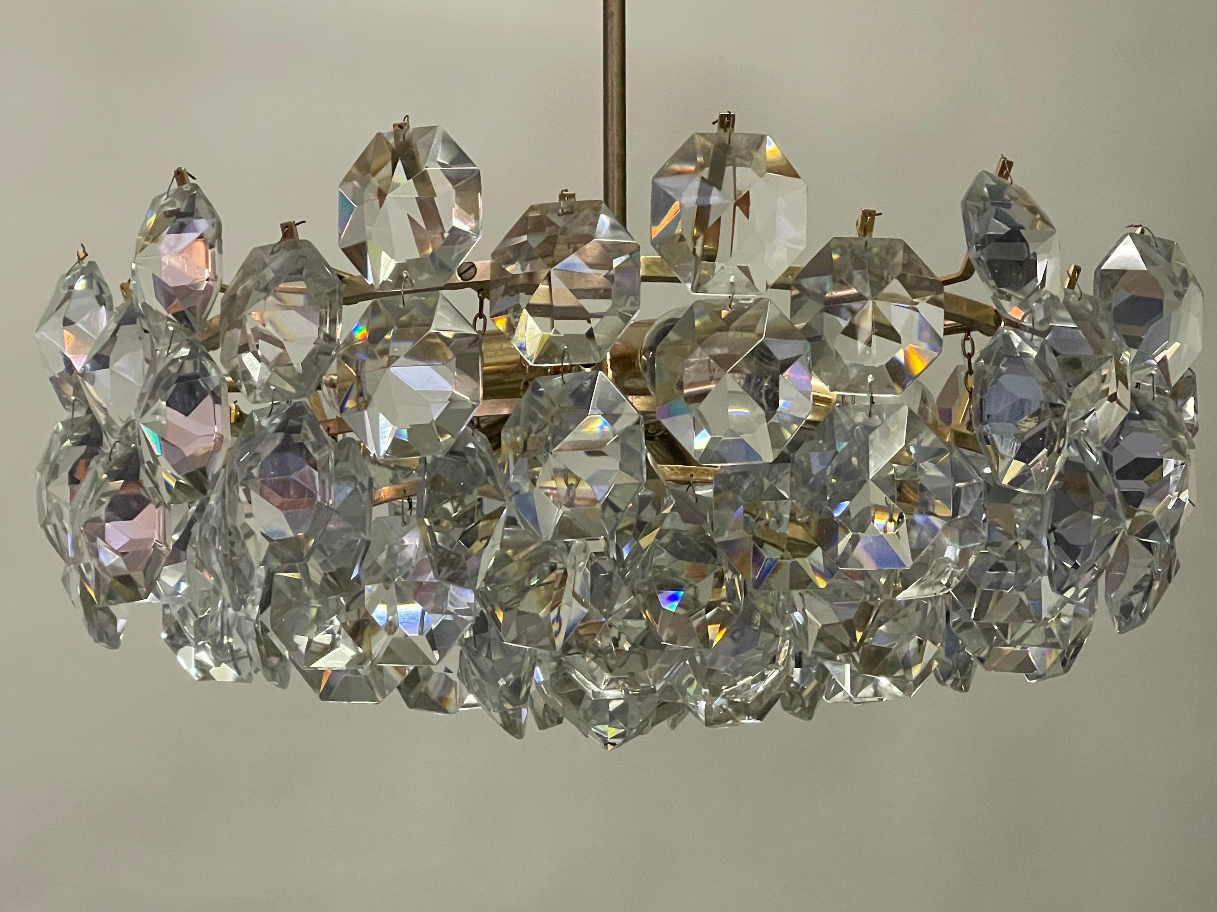 Austrian Glass and Gilt Brass Chandelier by Bakalowits, circa 1960s For Sale 2