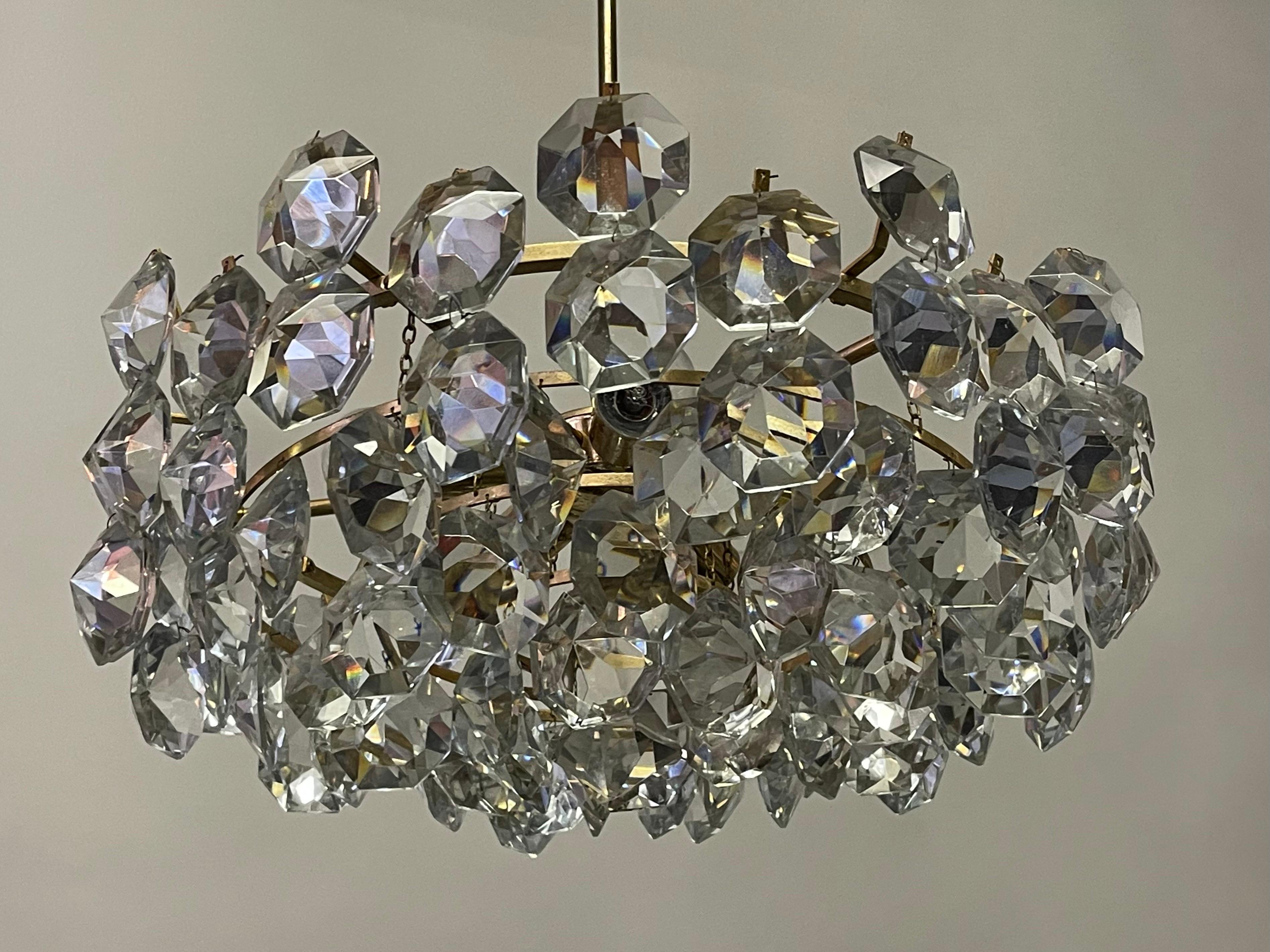 Austrian Glass and Gilt Brass Chandelier by Bakalowits, circa 1960s For Sale 3