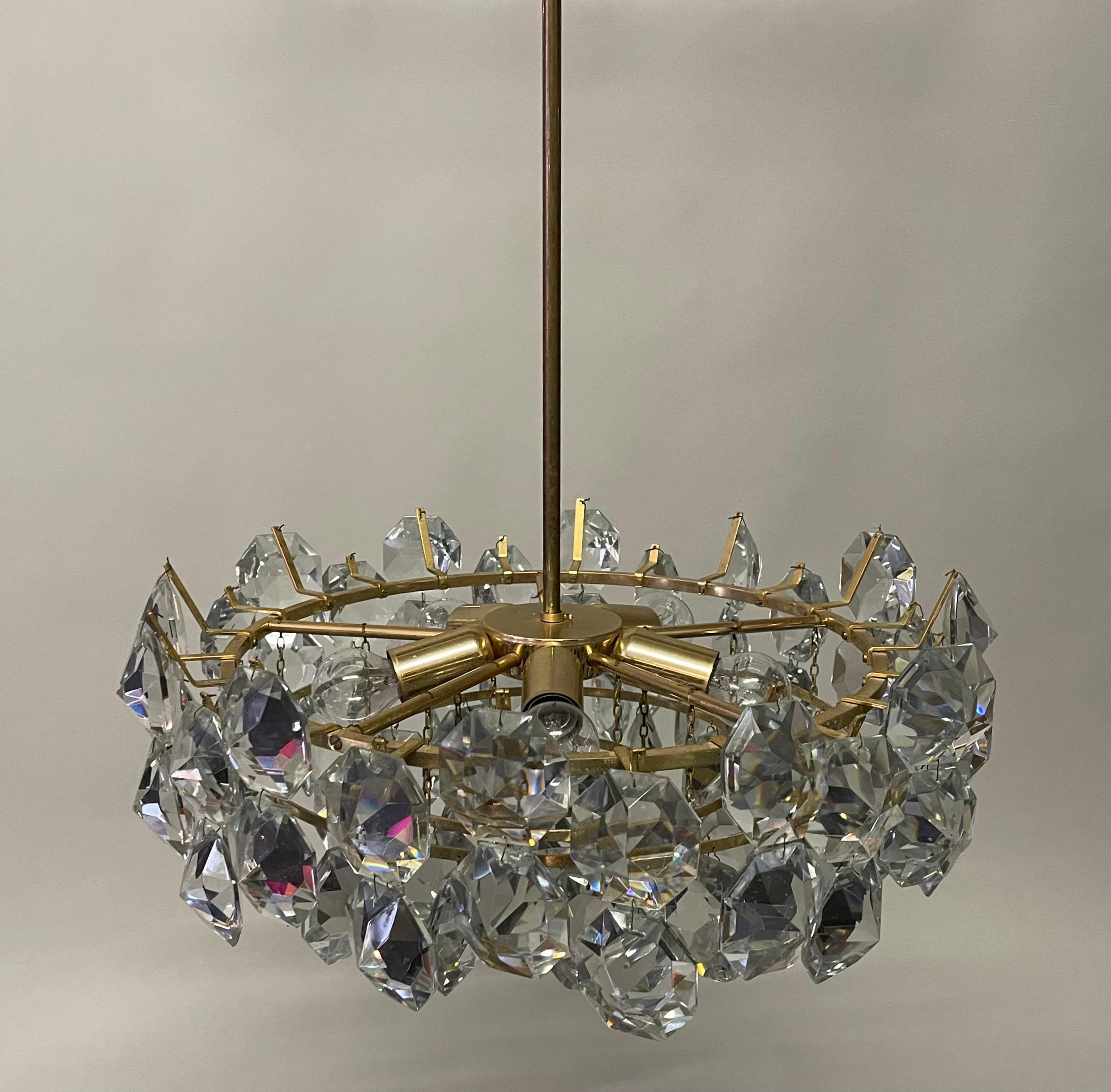 Austrian Glass and Gilt Brass Chandelier by Bakalowits, circa 1960s For Sale 4