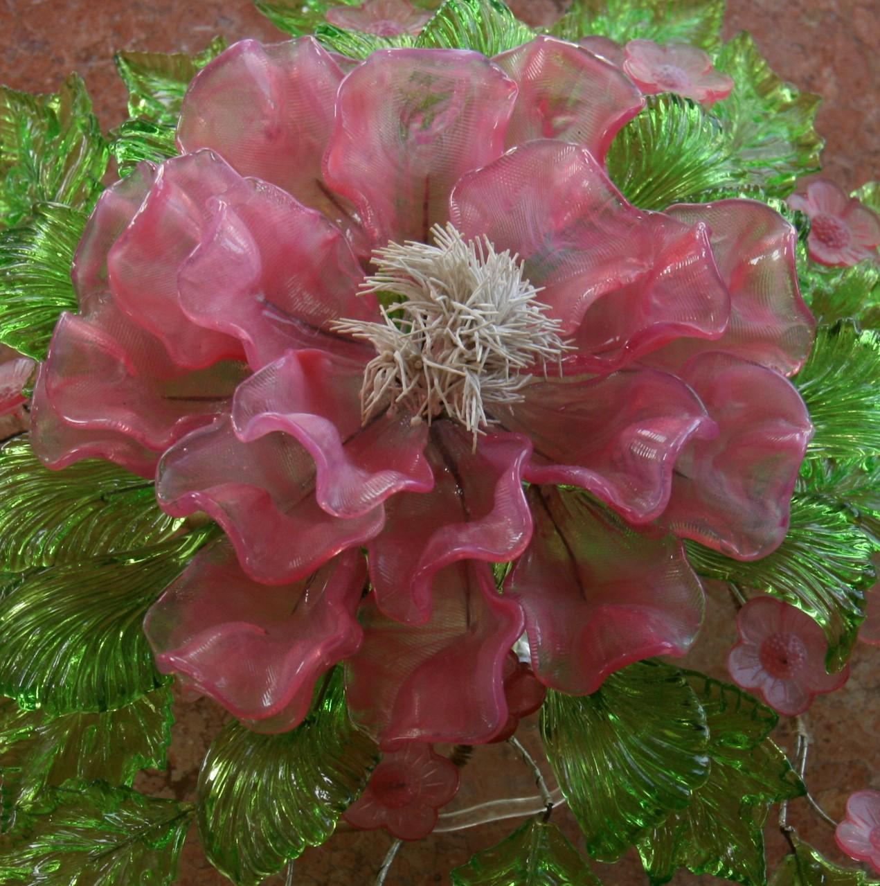 Austrian Glass Leaves and Flowers Center Piece In Good Condition For Sale In Douglas Manor, NY