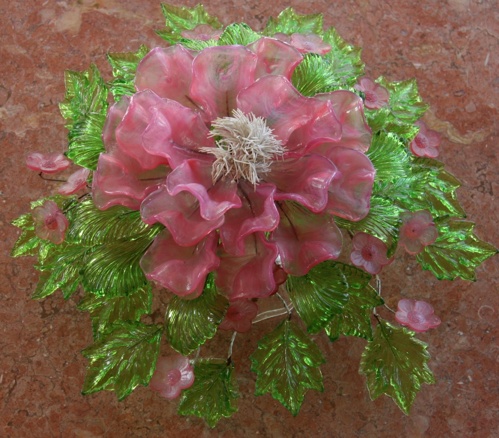 Österreichisches Tafelaufsatz aus österreichischem Glas mit Blättern und Blumen im Angebot 3