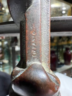 Table d'appoint en bronze patiné de style néo-gothique autrichien par Tiffany