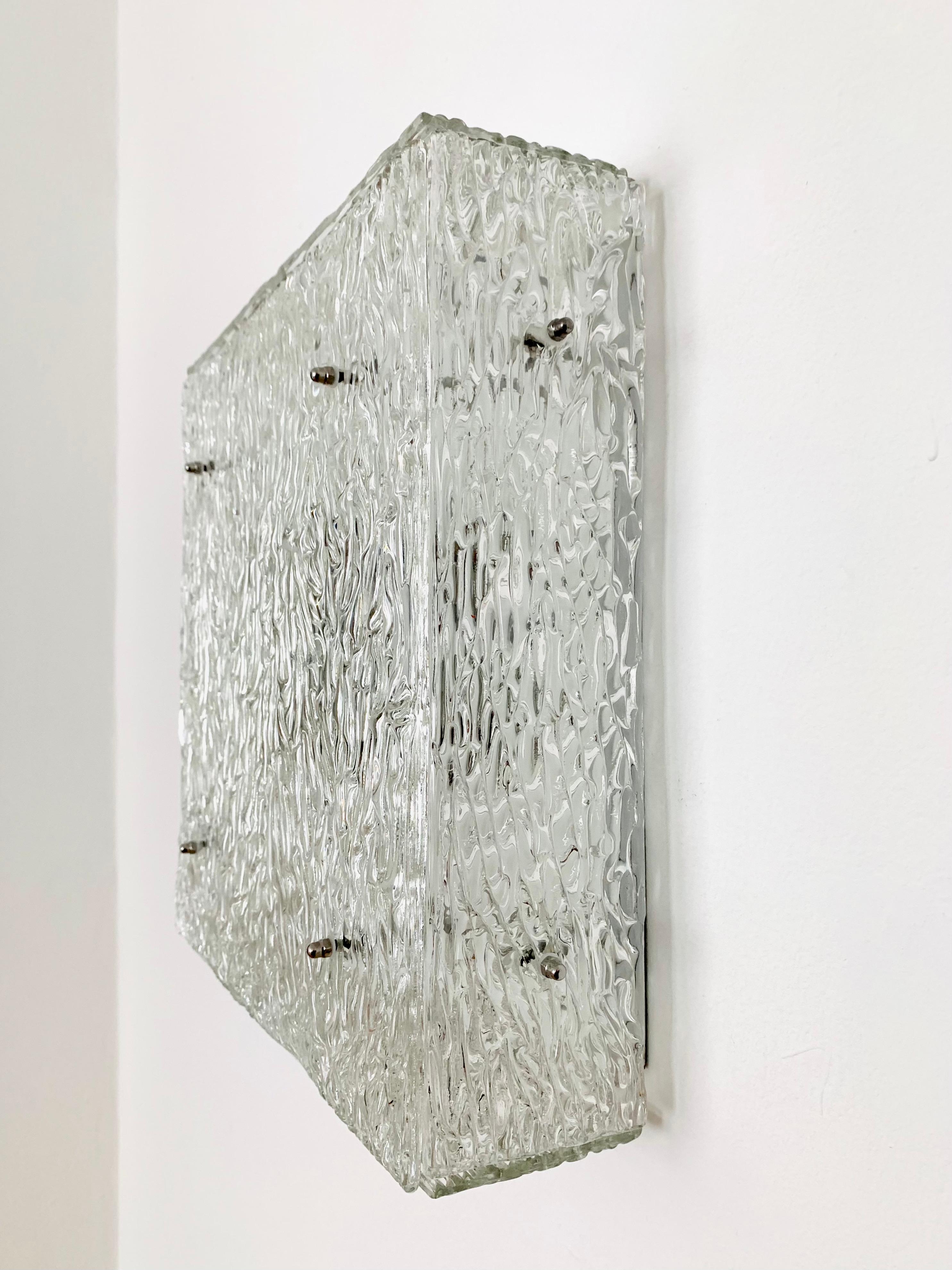 Einbauleuchte aus österreichischem Eisglas von J.T. Kalmar (Mitte des 20. Jahrhunderts) im Angebot