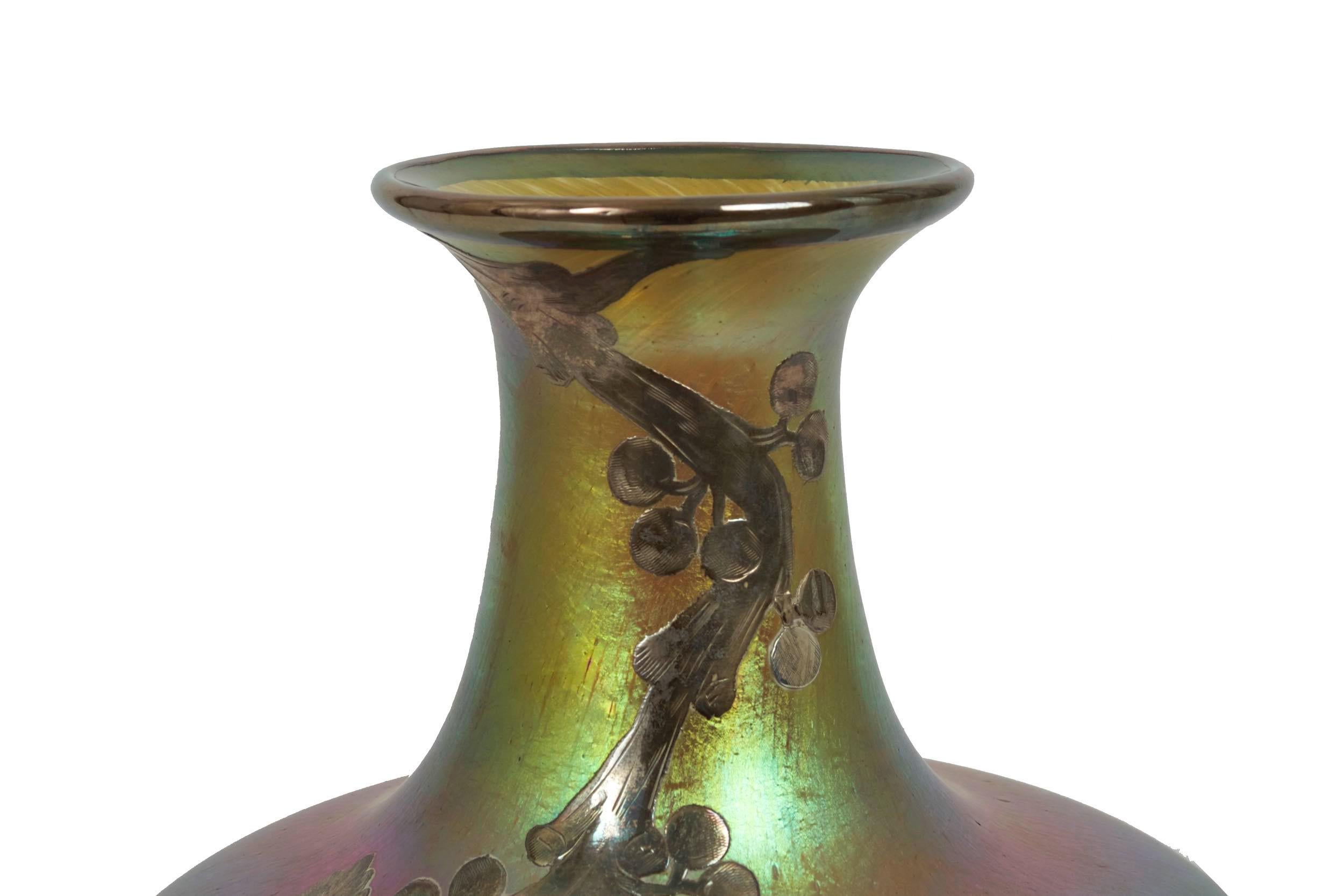 Austrian Iridescent Glass Loetz att. Vase w/ Silver Overlay by La Pierre c. 1900 For Sale 10