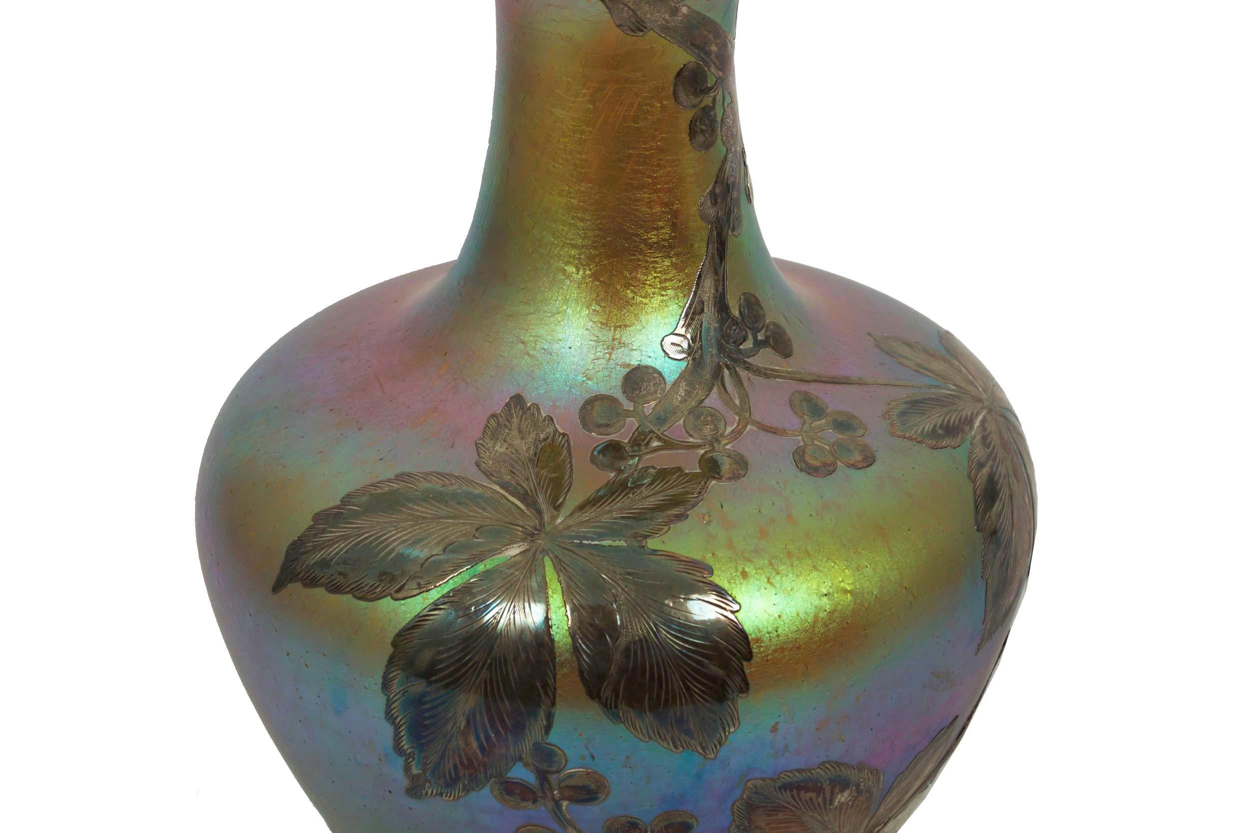Austrian Iridescent Glass Loetz att. Vase w/ Silver Overlay by La Pierre c. 1900 For Sale 12