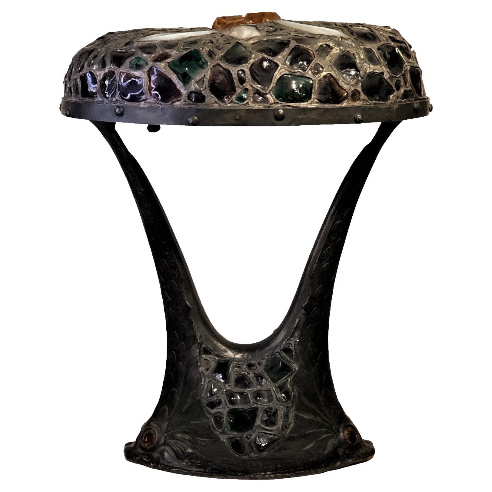 Österreichische Jugendstil-Tischlampe aus Bronze mit Kunstglas-Medaillons, um 1900  im Angebot