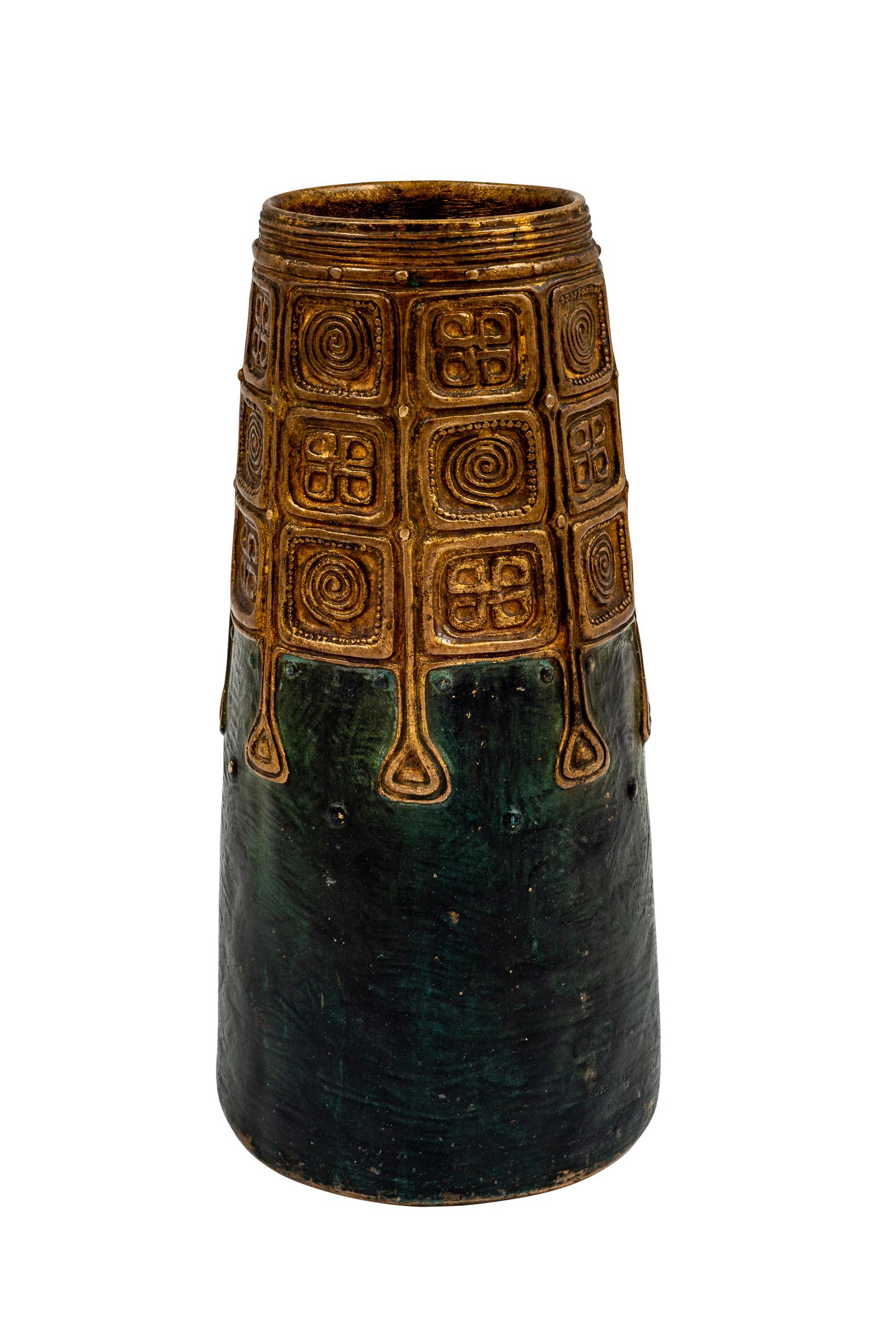 Austrian Jugendstil Patinated bronze vase designed by Gustav Gurschner manufactured by K.K. Kunst-Erzgiesserei circa 1906

In the period around 1900, Austria experiences a change in arts and crafts. Artistic impulses from Great Britain become