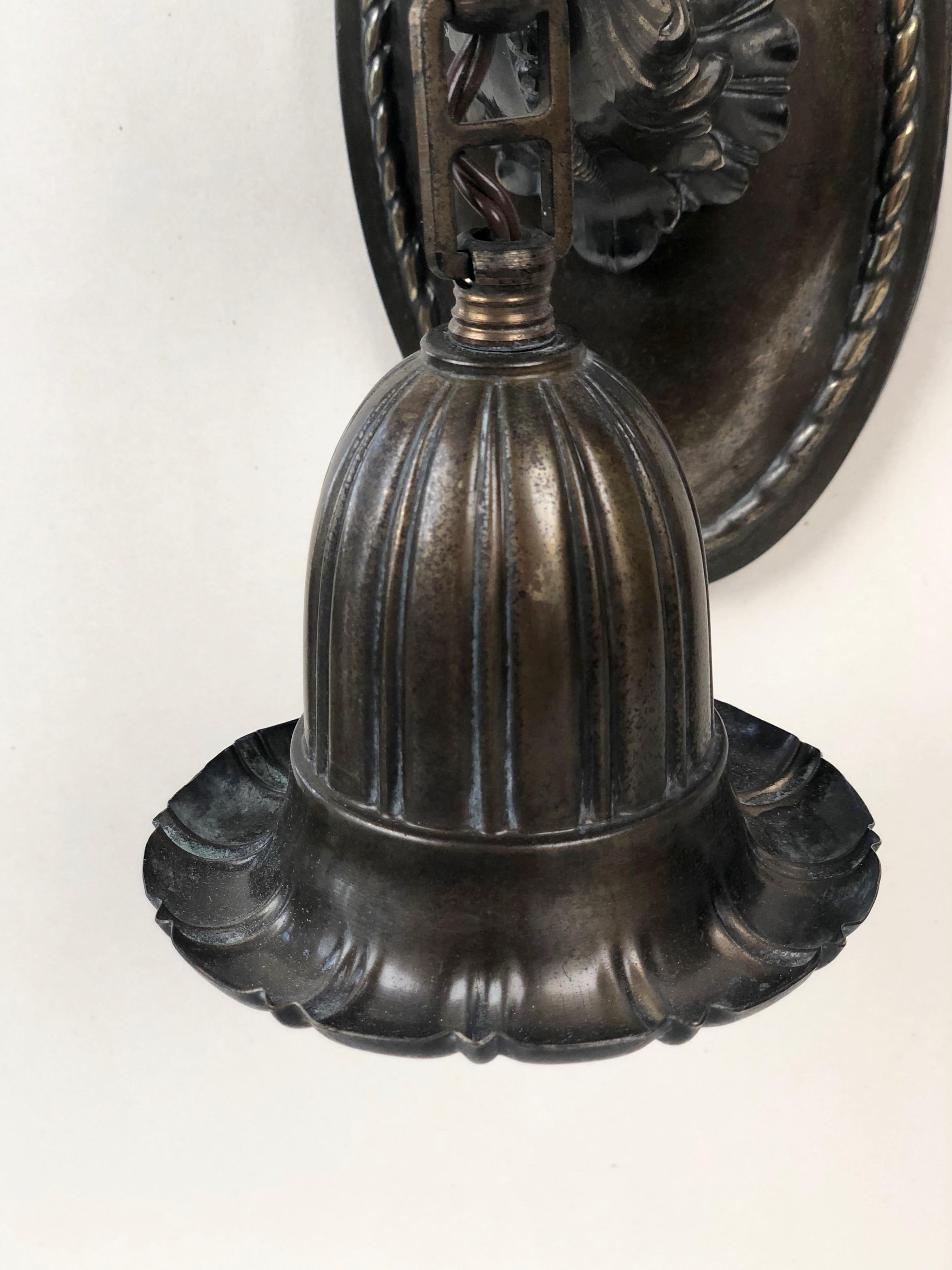 Austrian Jugendstil Bronze Wall Sconce with a Torso of a Women Holding a Bouquet For Sale 1