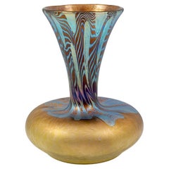 Vase en verre autrichien Jugendstil Décoration Argus circa 1902 Johann Loetz Glass