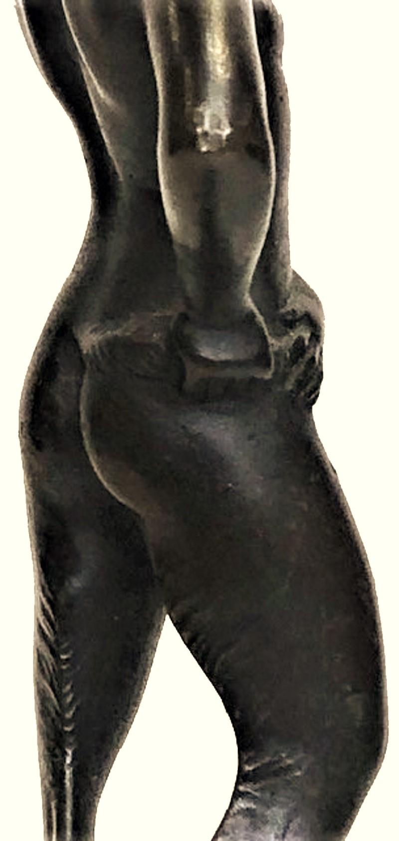 Début du 20ème siècle Sculpture autrichienne Jugenstil en bronze patiné représentant un jeune fauve, vers 1900. 1900 en vente