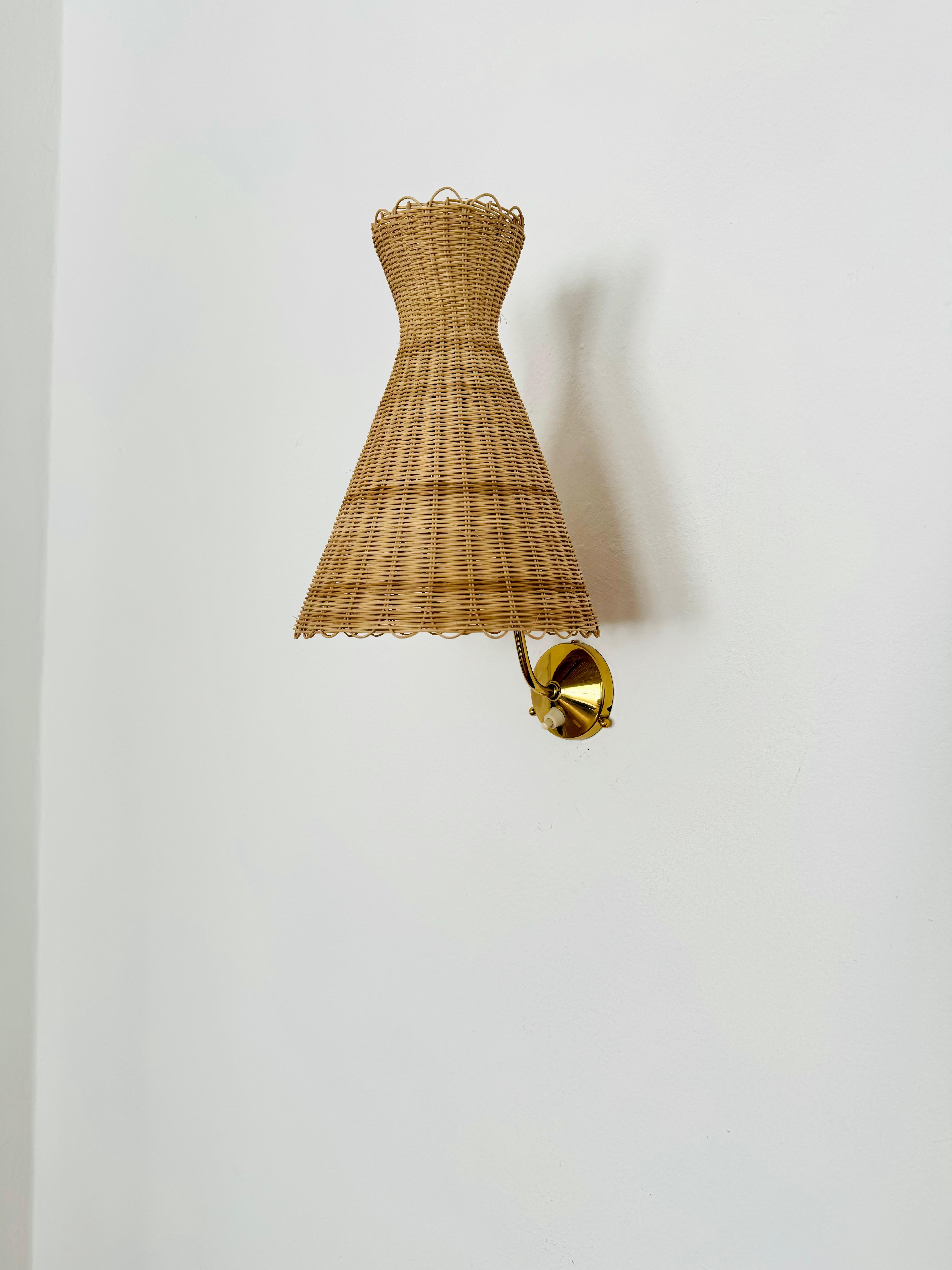 Wonderful Kiwi wall lamp from the 1950s.
Great and exceptional design with a fantastically elegant look.
The rattan lampshade creates a very cozy atmosphere and a spectacular play of light.
Very rare collector's item with original lampshade

Design: