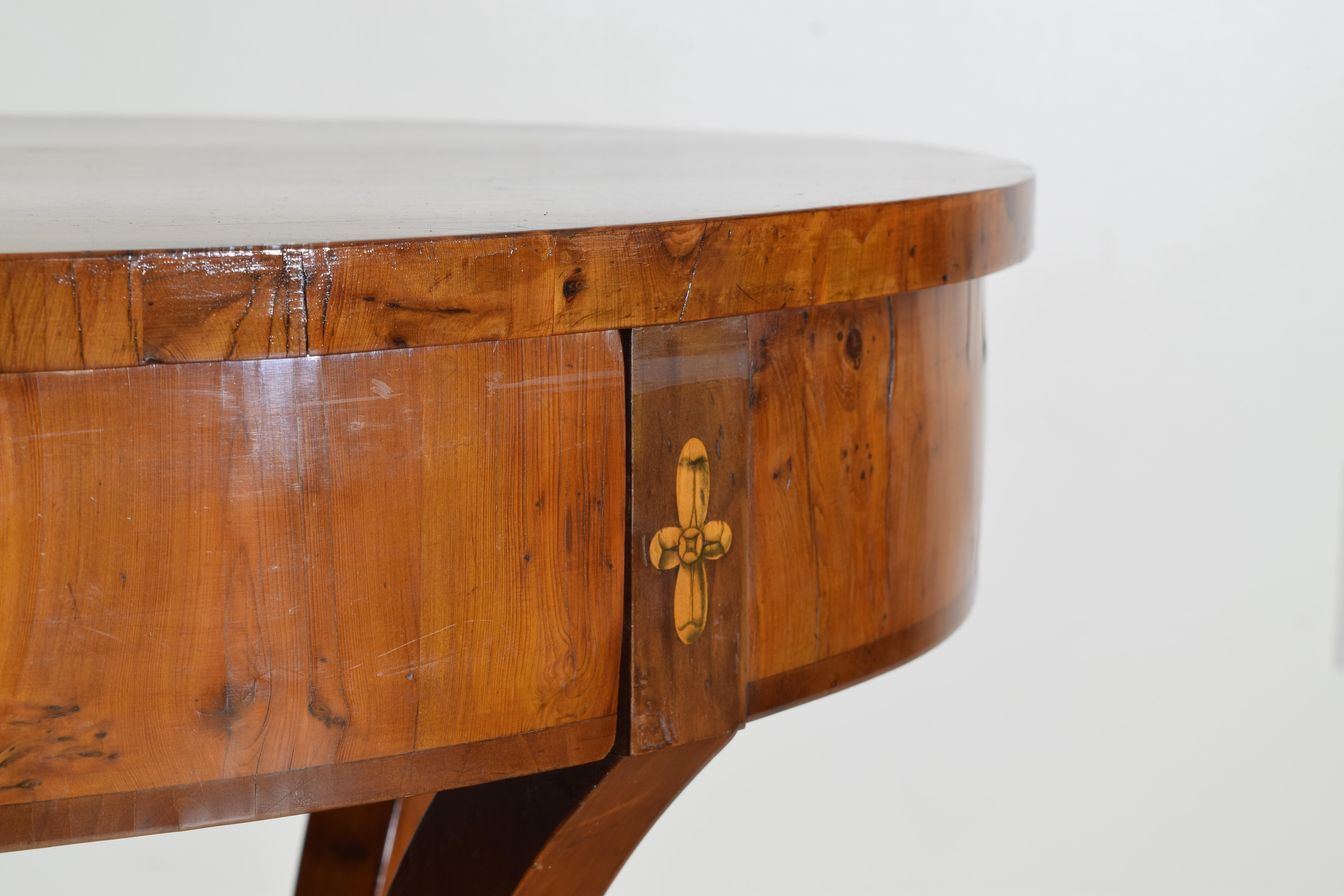 Austrian Late Neoclassic Shaped Burl Walnut Oval 1-Drawer Side Table, circa 1830 For Sale 1