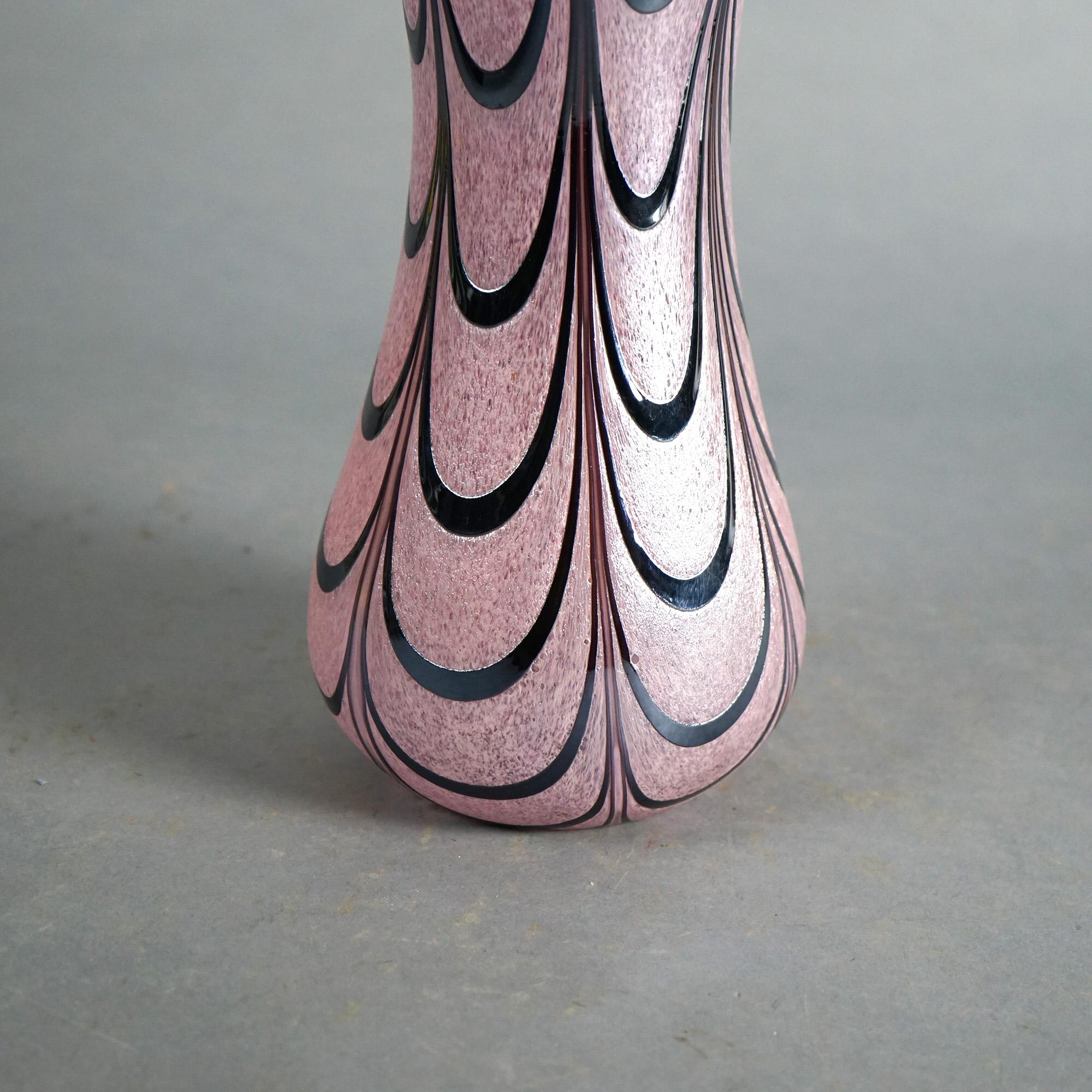 Vase en verre d'art évasé de l'école autrichienne Loetz avec superposition de drapés argentés, vers 1930 en vente 2